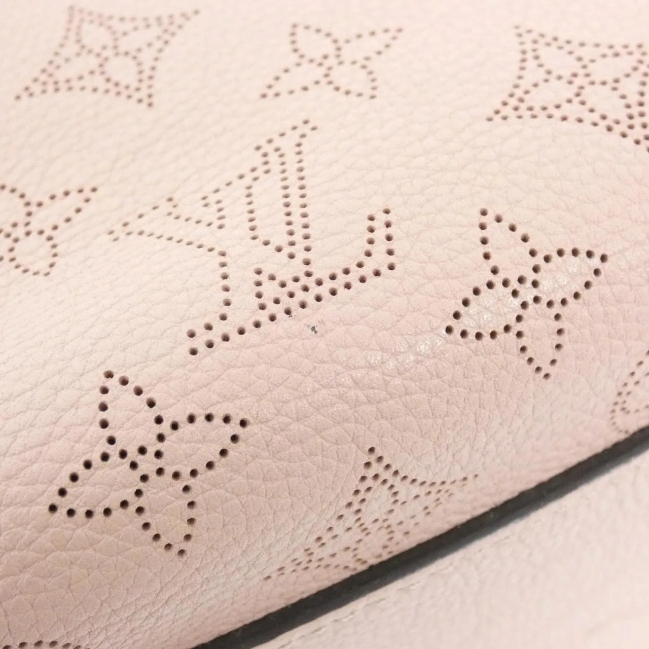 LOUIS VUITTON Mahina M50033 肩背包 4