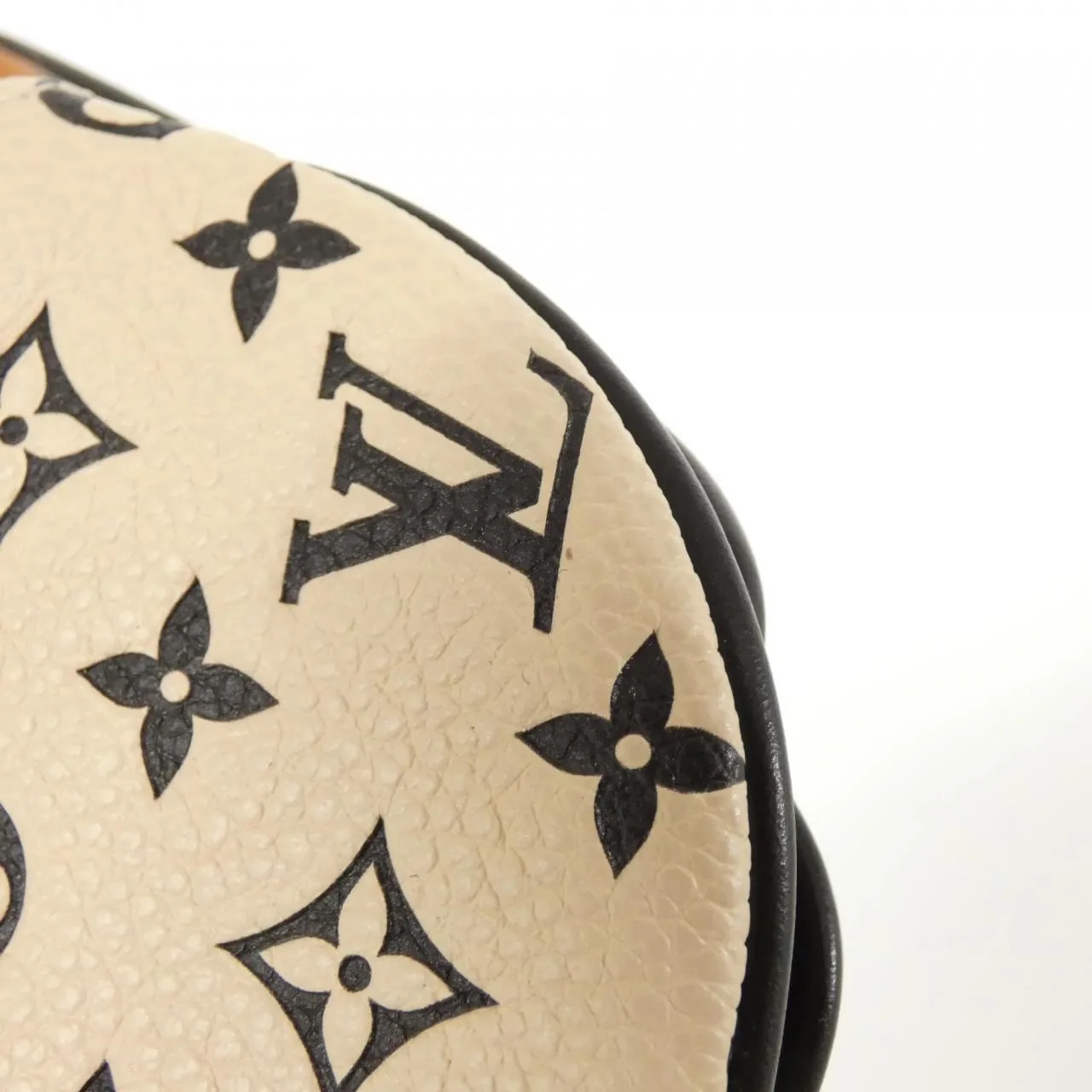 LOUIS VUITTON Pochette M69516 Pouch 4