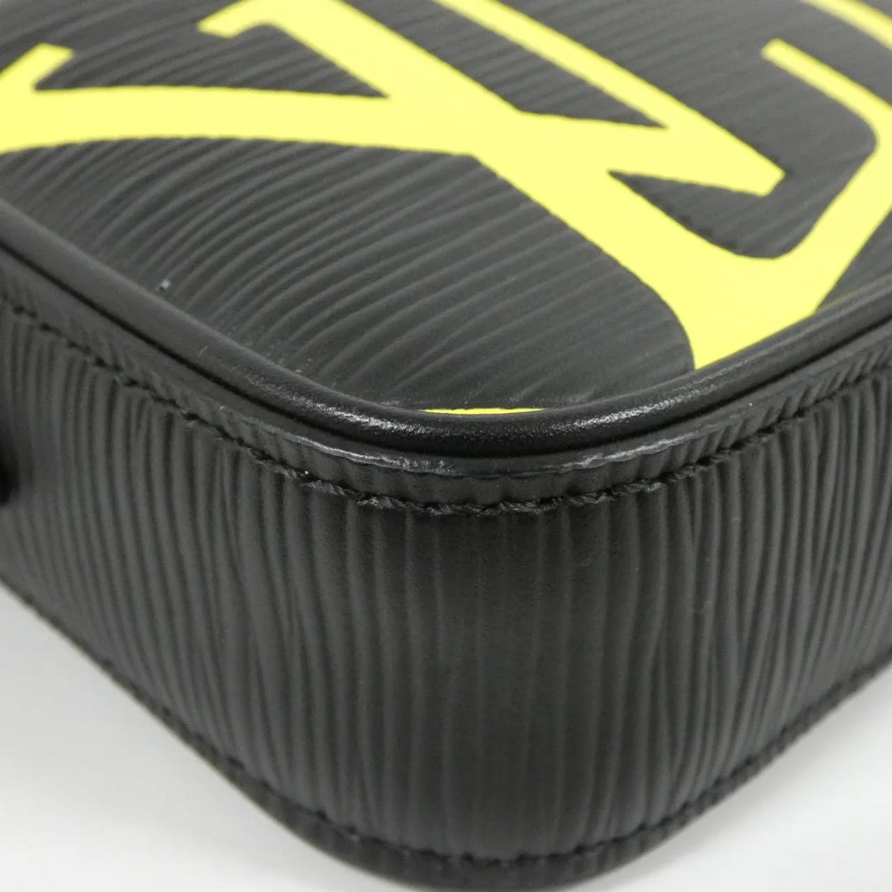 LOUIS VUITTON M55120 肩背包 Epi 3