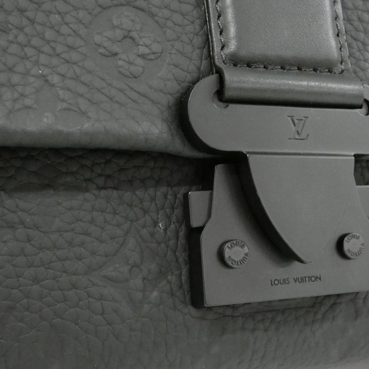 LOUIS VUITTON M23741 肩背包 Monogram 4