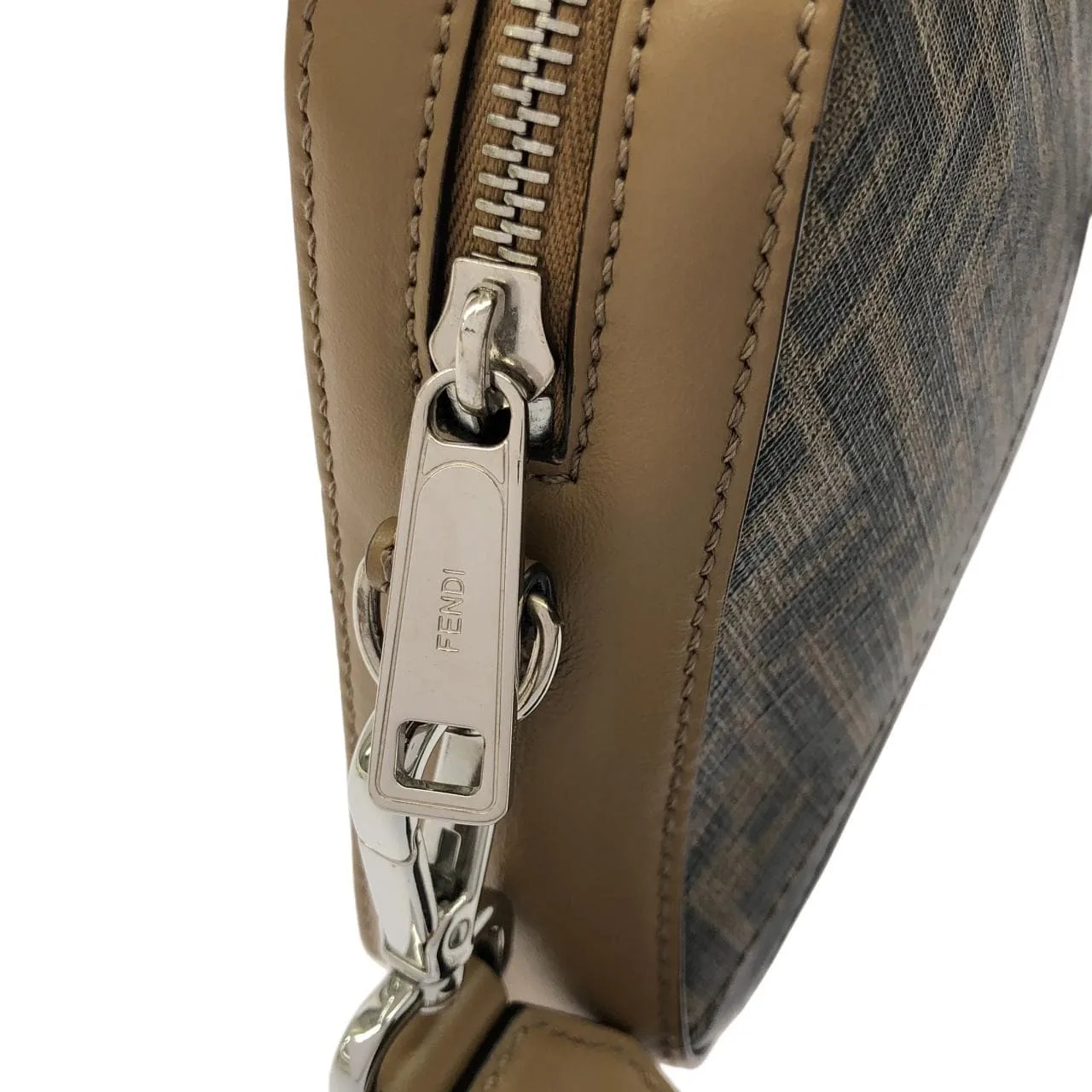 FENDI 7M0286 AJF8 肩背包 帆布 4
