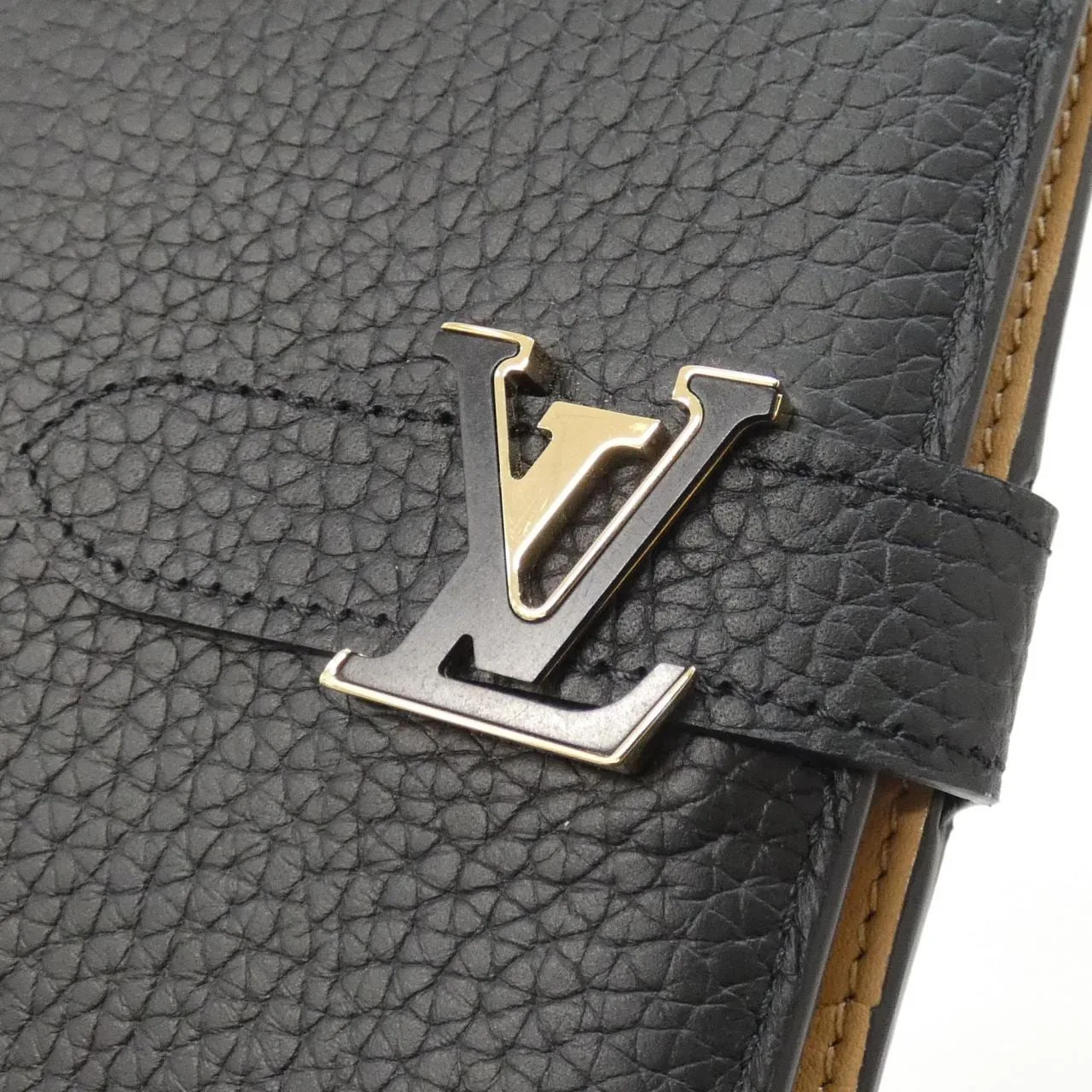 LOUIS VUITTON M81330 Wallet 3