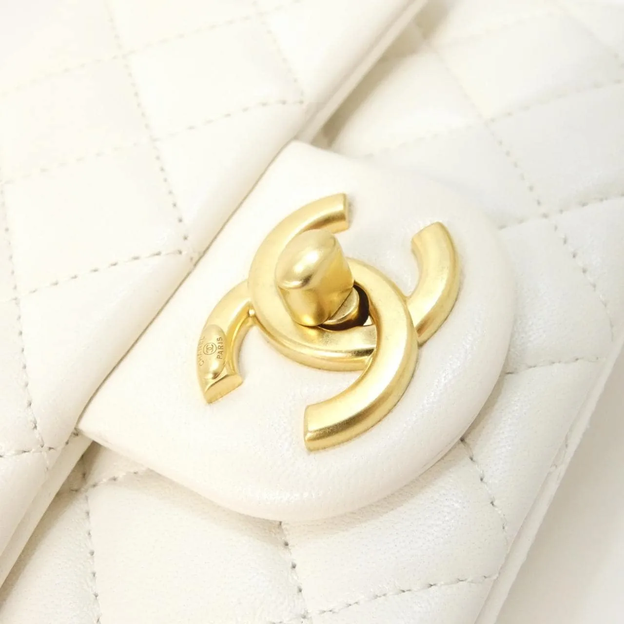 CHANEL AS5758 肩背包 羊皮 4