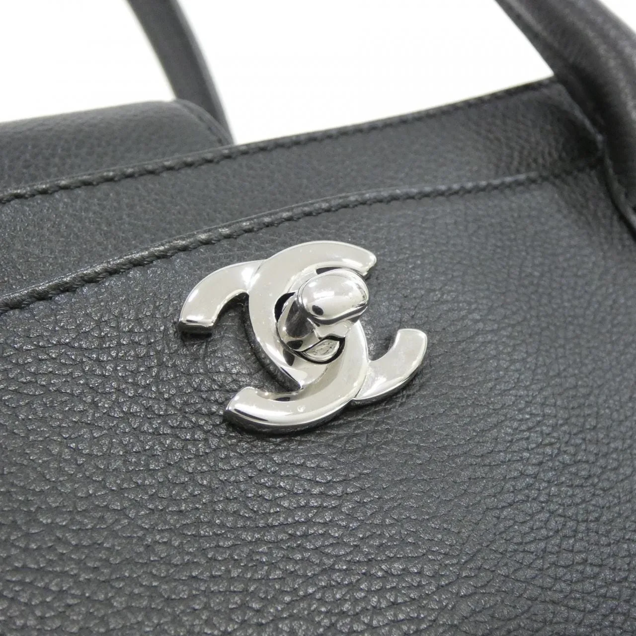 CHANEL 15206 Handbag 4