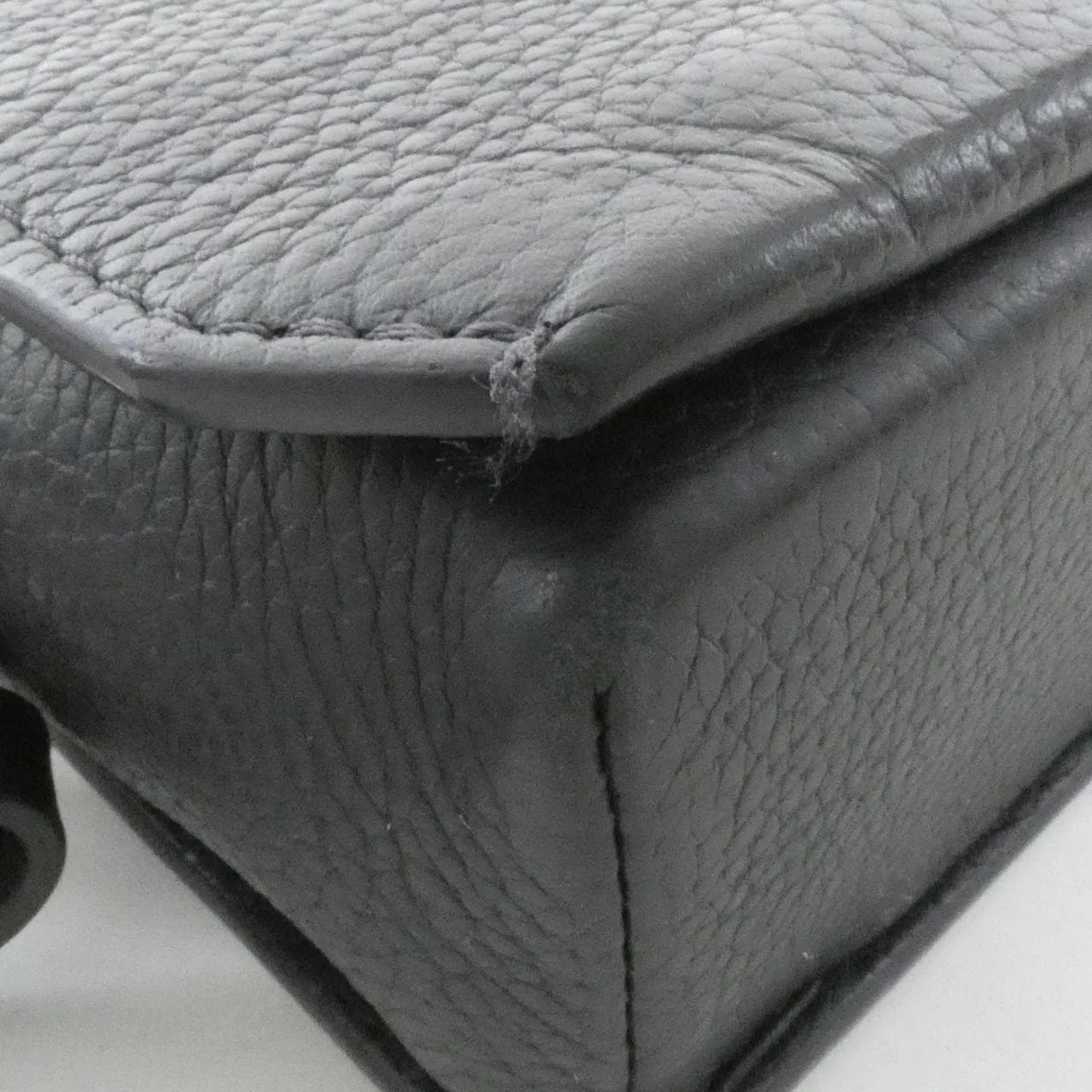 LOUIS VUITTON M11483 肩背包 羊皮 3