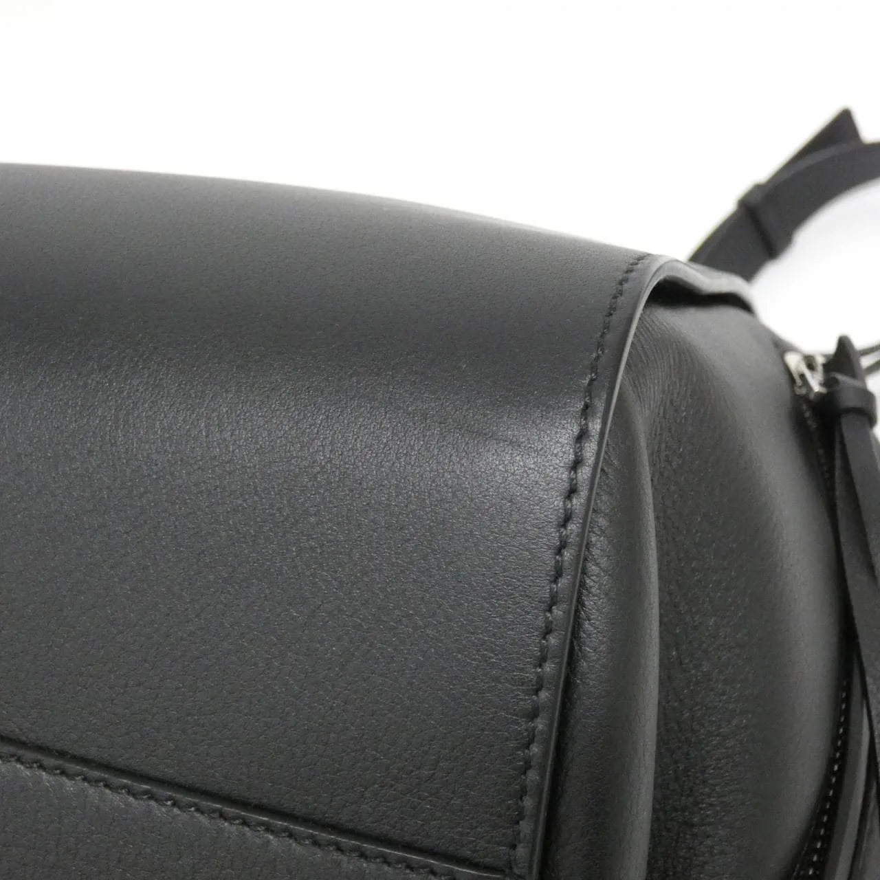 LOEWE Hammock 387 30 S35 肩背包 3