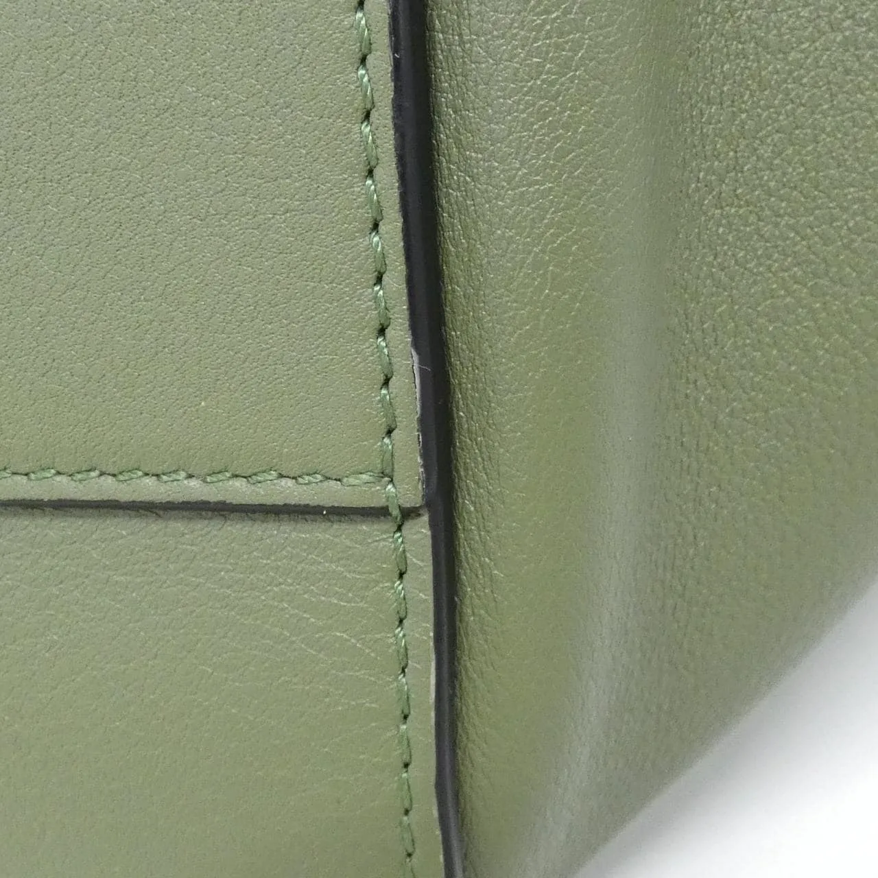 LOEWE Hammock 387 30 S35 肩背包 3