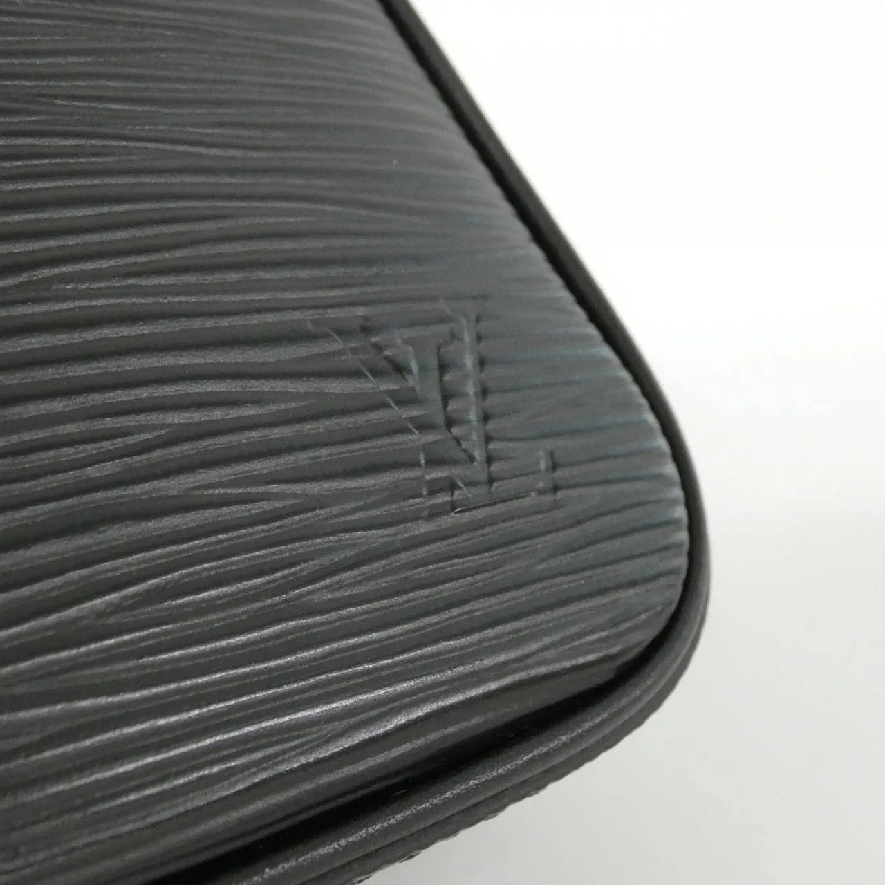 LOUIS VUITTON M80471 小袋 Epi 4