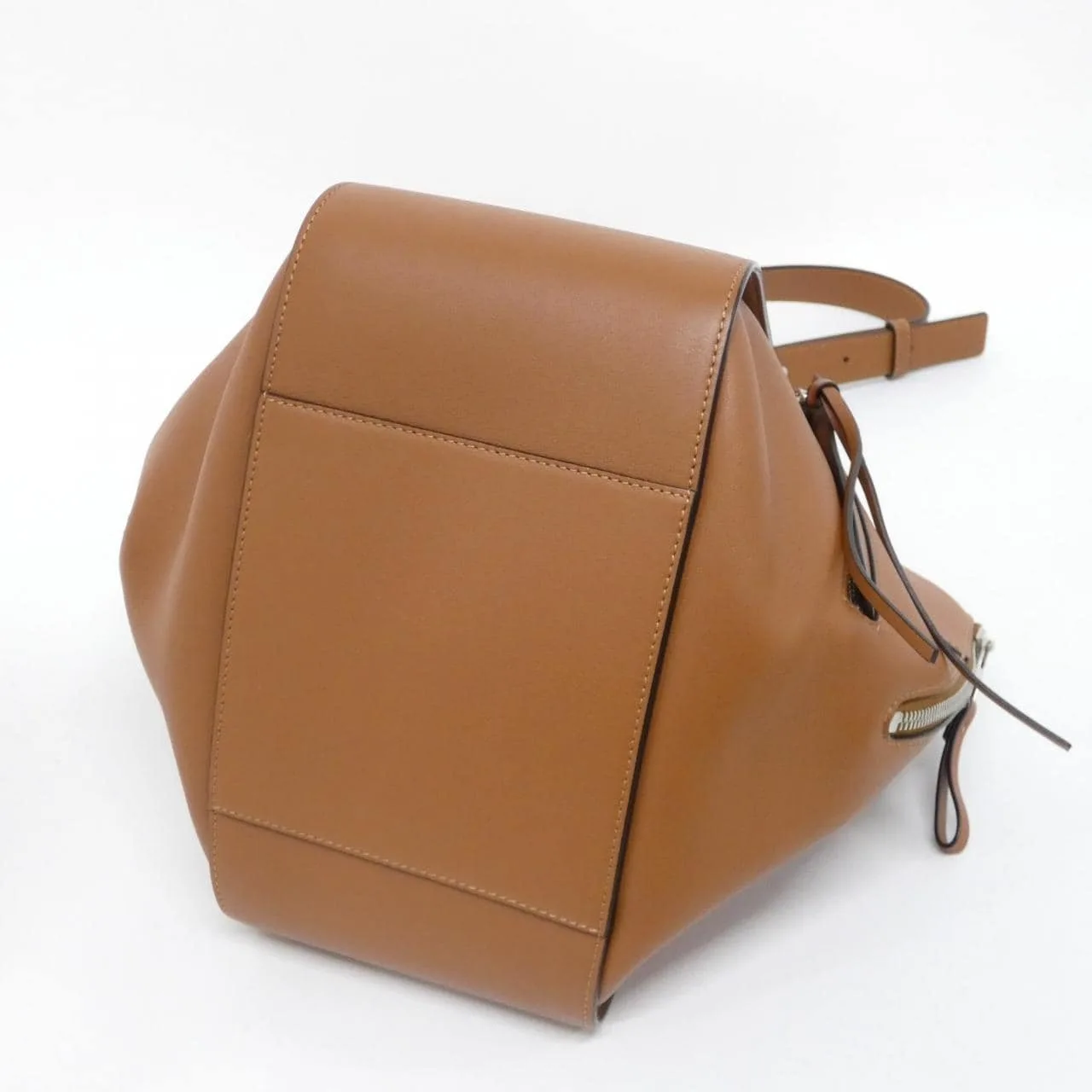 LOEWE Hammock 387 30 S35 肩背包 3