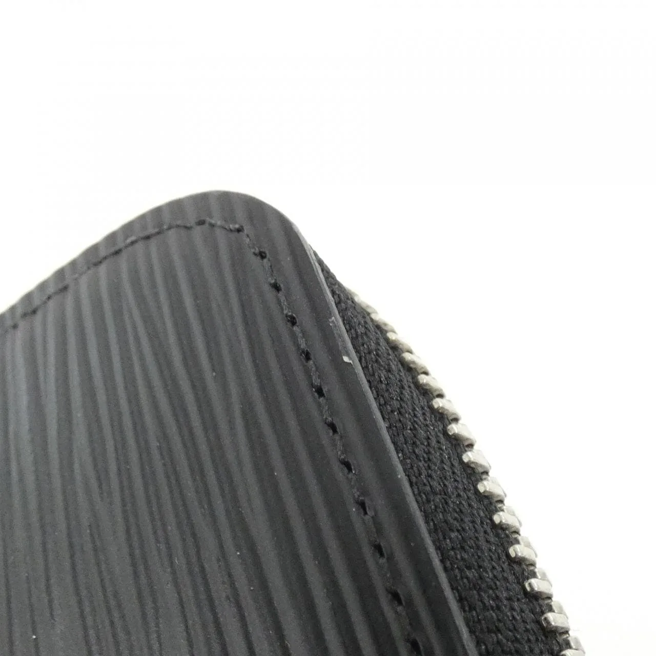 LOUIS VUITTON M61857 Wallet Epi 4