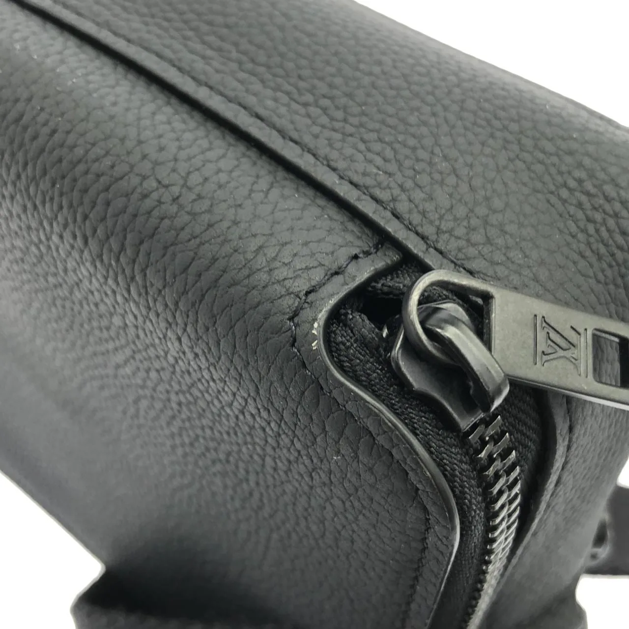 LOUIS VUITTON M59161 肩背包 羊皮 4