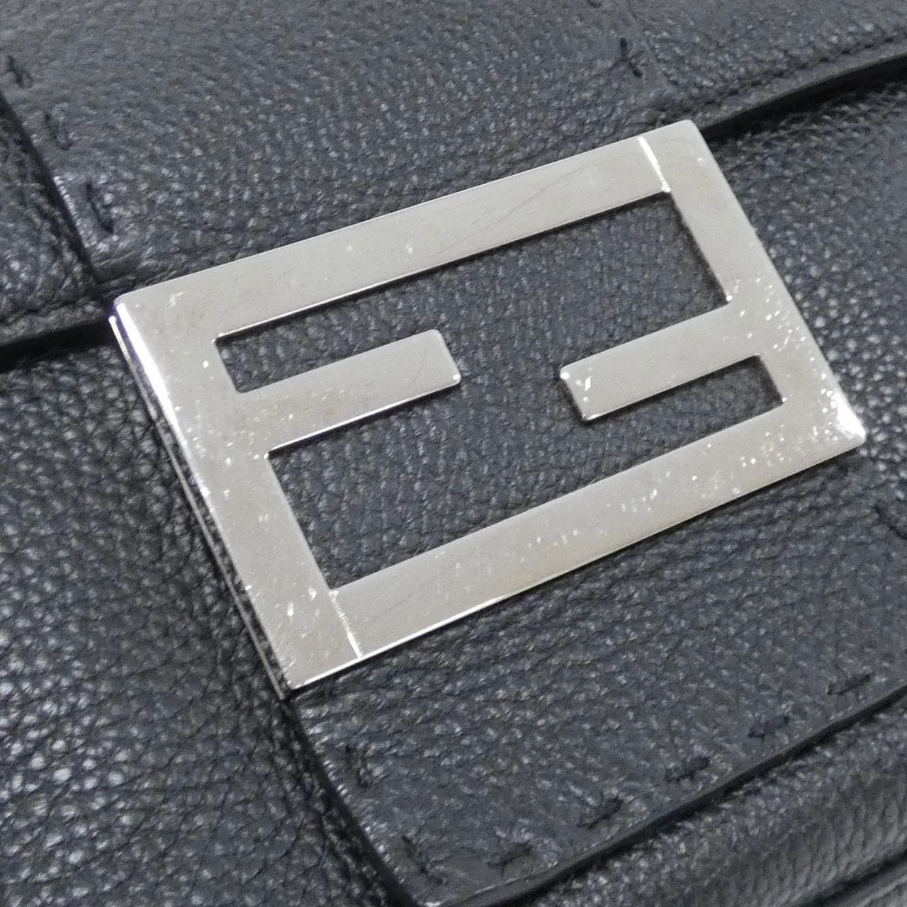 FENDI Baguette 7VA478 SFR 肩背包 皮革 4