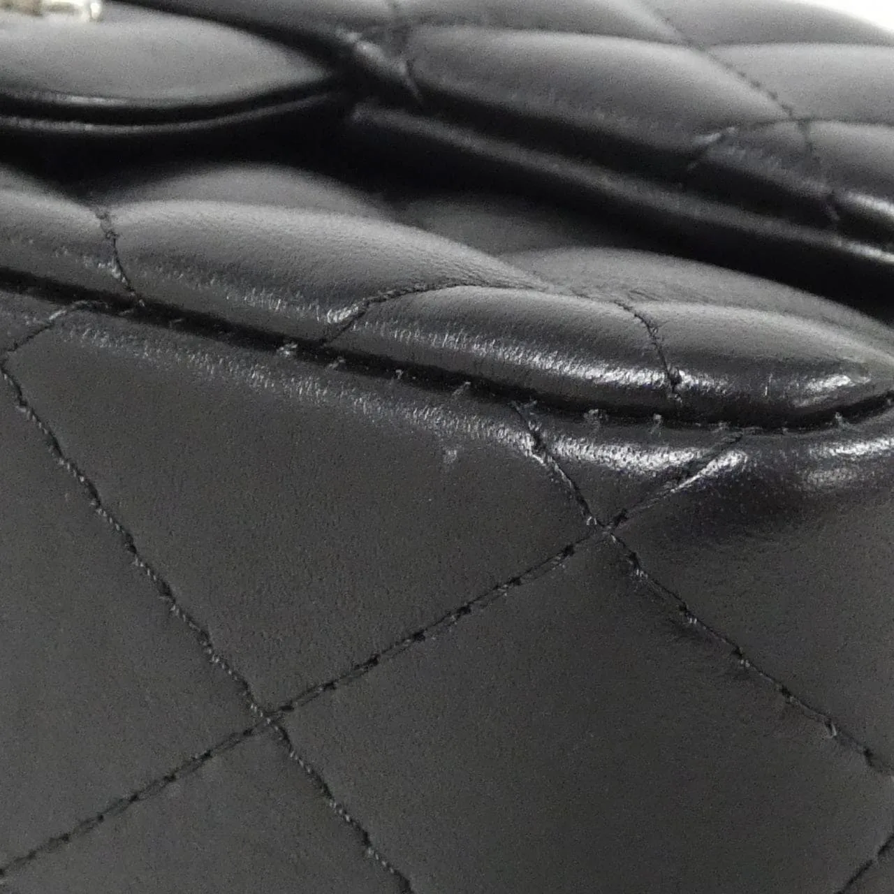 CHANEL Matelasse 35200 Shoulder Lambskin 3