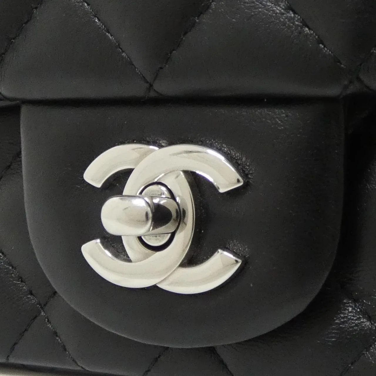 CHANEL Matelasse 35200 Shoulder Lambskin 4