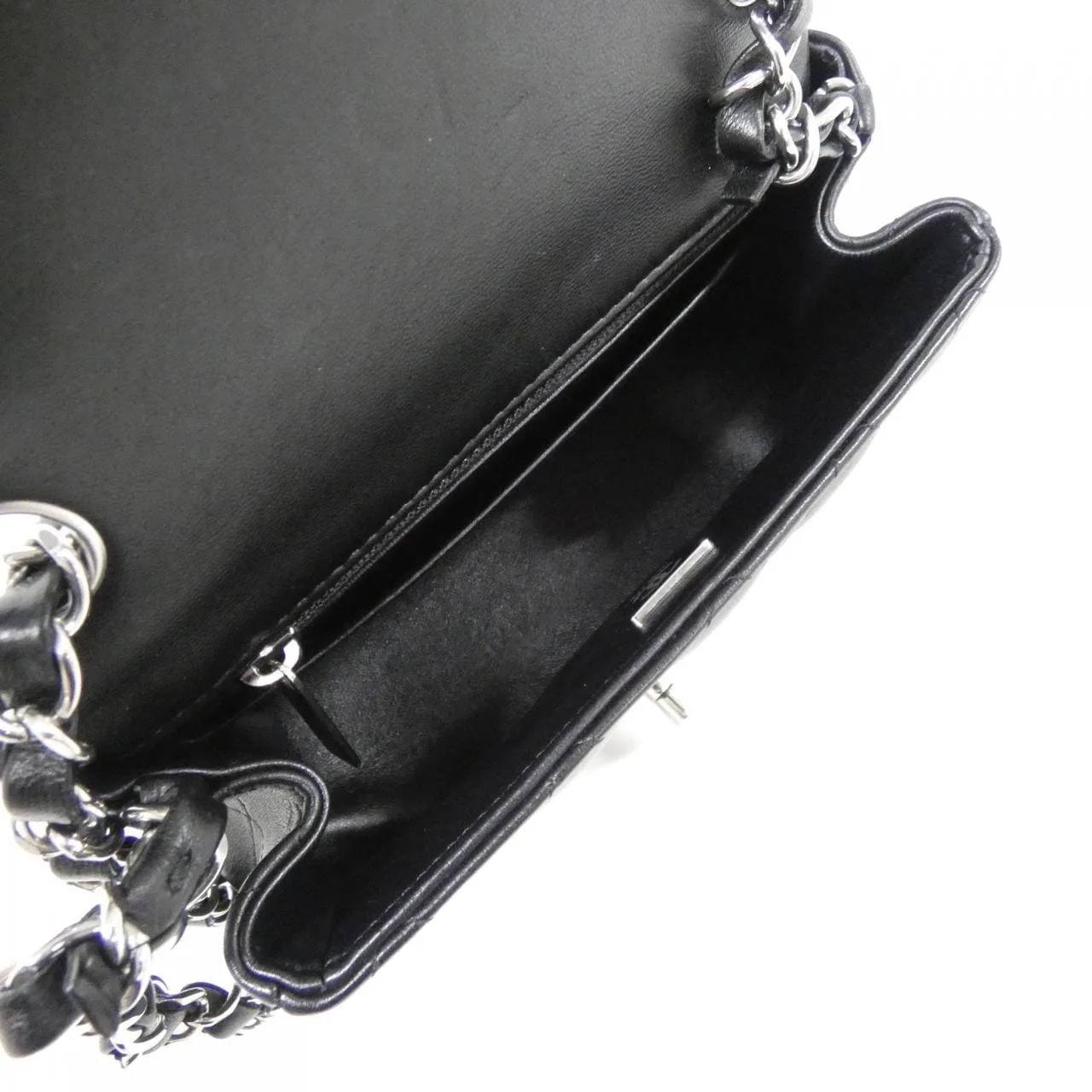 CHANEL Matelasse 35200 Shoulder Lambskin 9