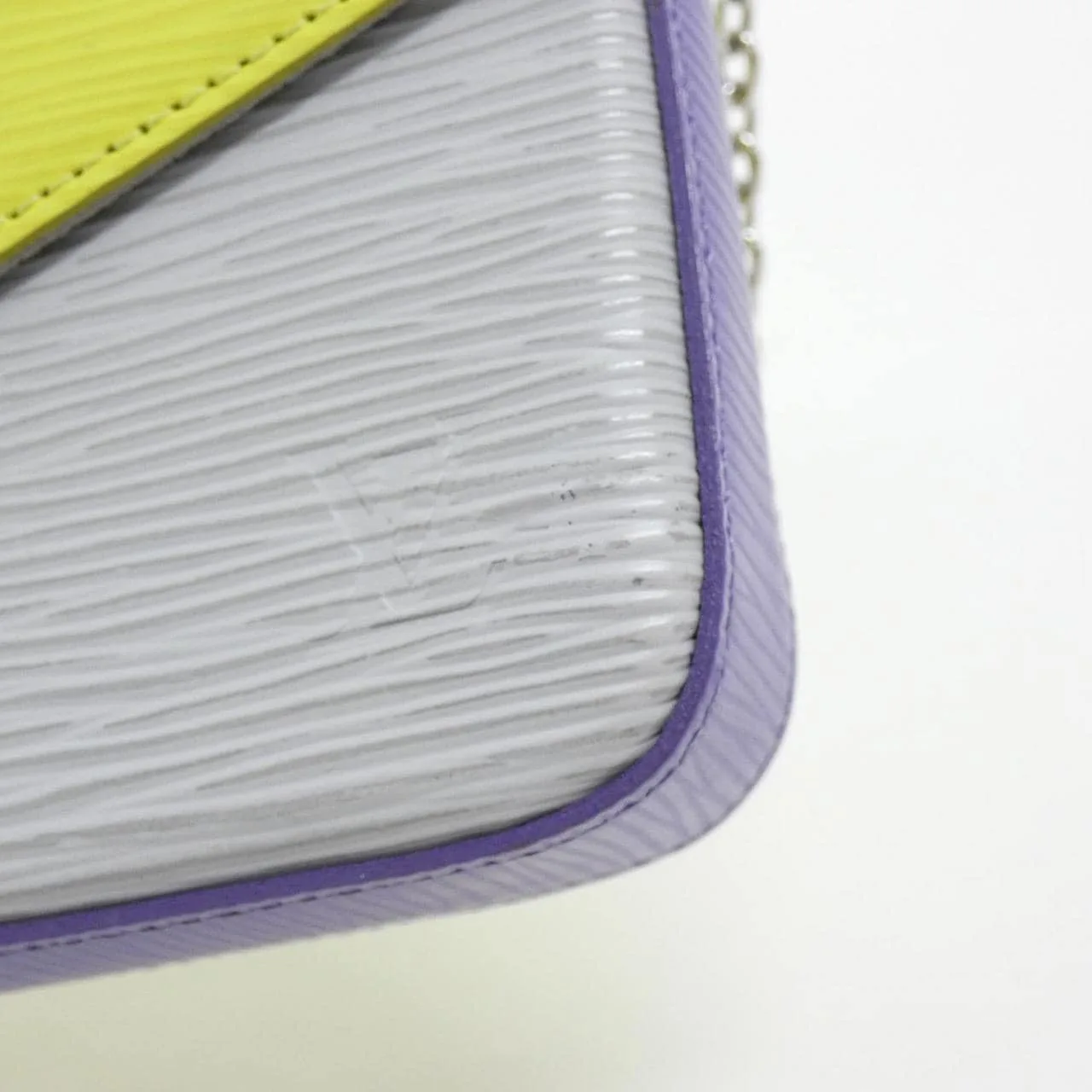 LOUIS VUITTON Pochette M61753 肩背包 Epi 4