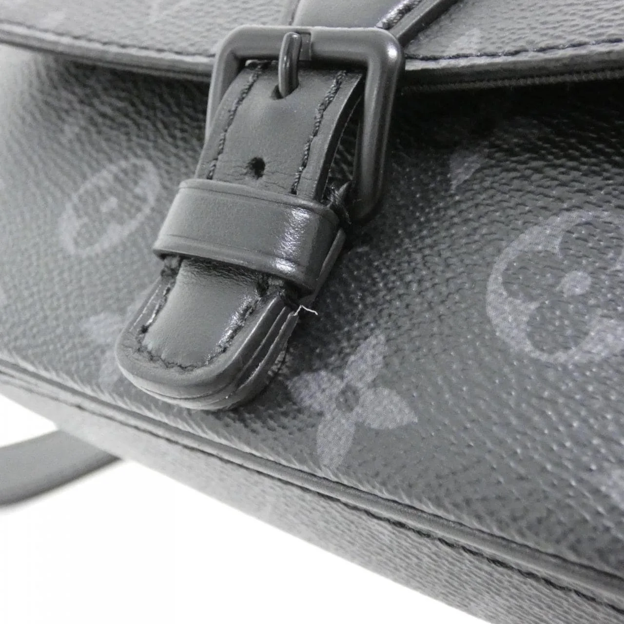 LOUIS VUITTON Eclipse M83567 Shoulder Monogram 4
