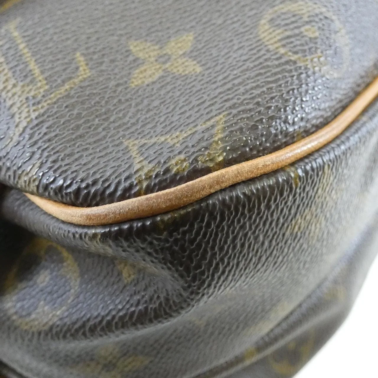 LOUIS VUITTON Saumur M42256 Shoulder Monogram 2