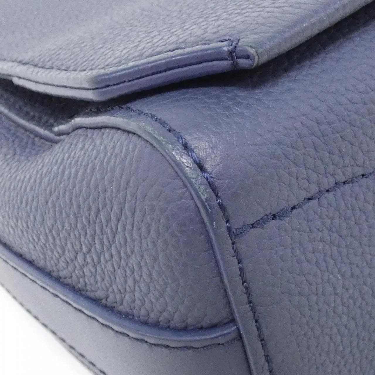 LOUIS VUITTON M23709 Shoulder Lambskin 3