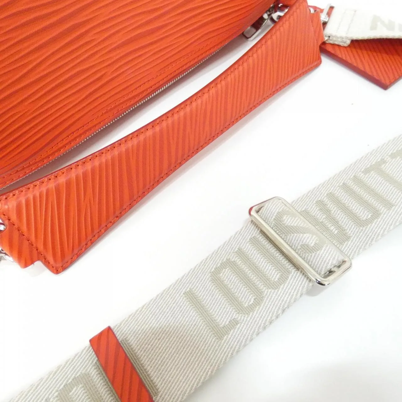 LOUIS VUITTON M23719 Shoulder Epi 5