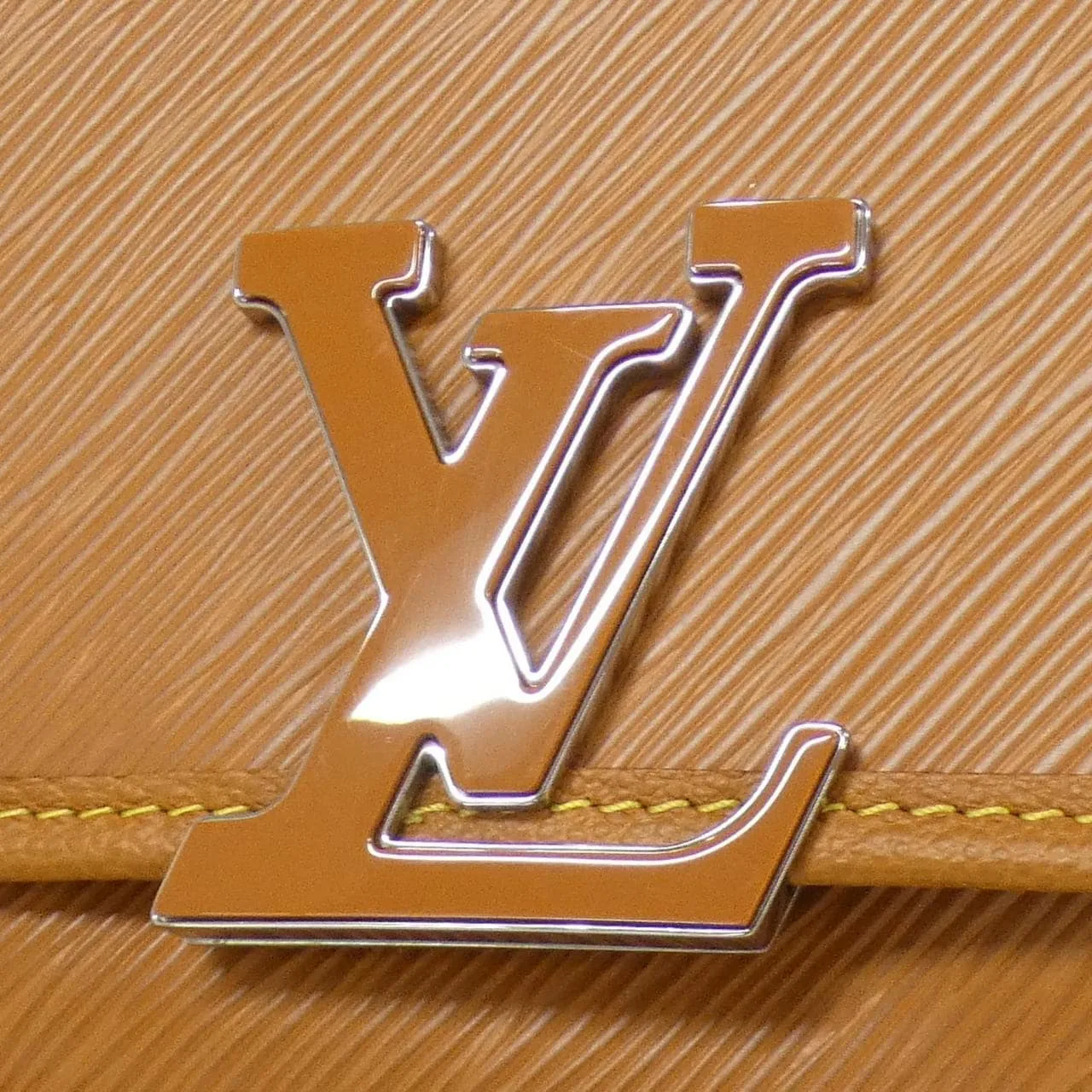 LOUIS VUITTON M59459 肩背包 Epi 4