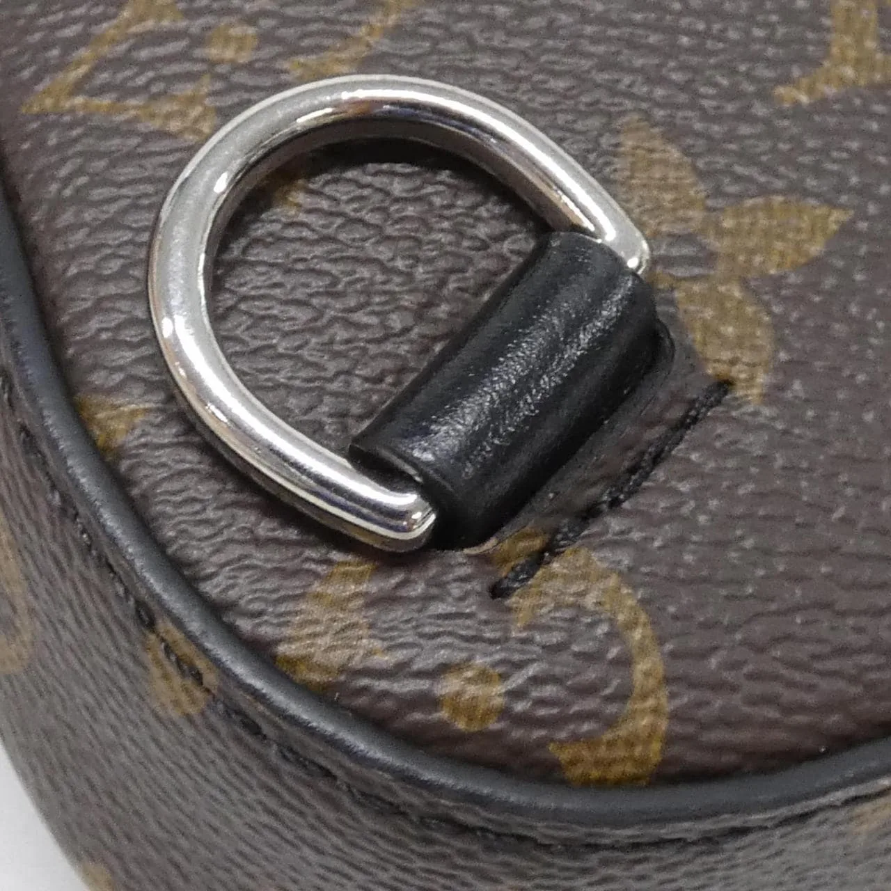 LOUIS VUITTON Avenue M46327 Shoulder Monogram 3