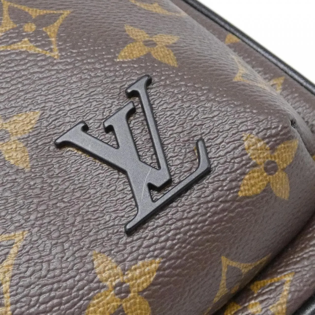 LOUIS VUITTON Avenue M46327 Shoulder Monogram 5