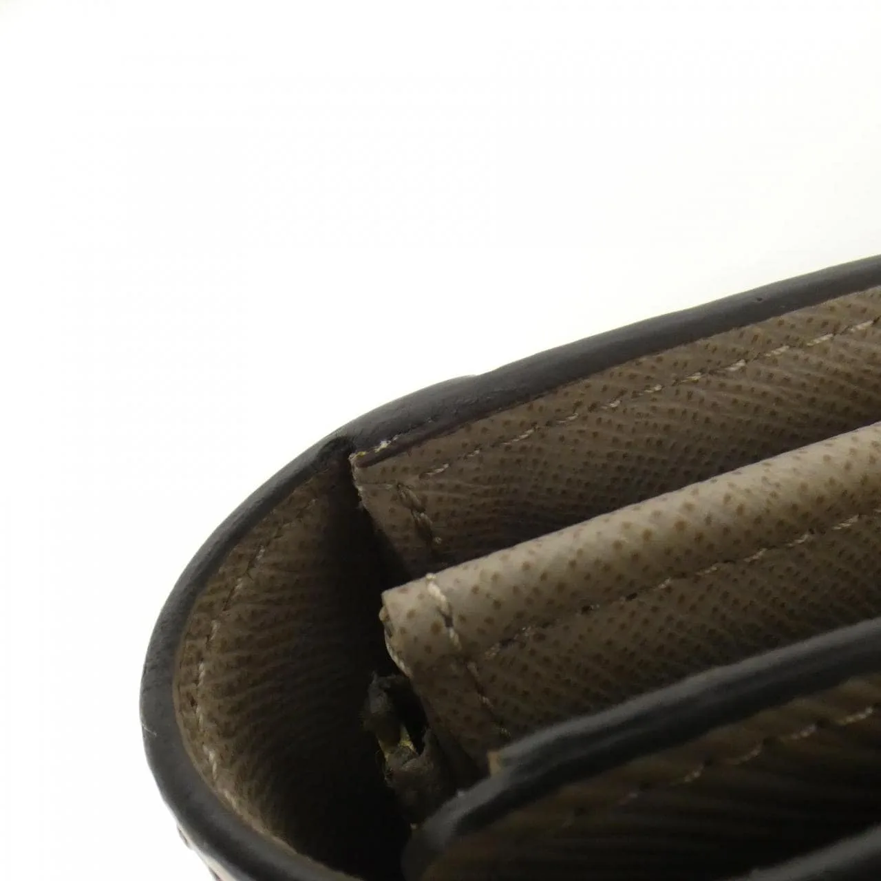 LOUIS VUITTON Twist M67510 Wallet Epi 3
