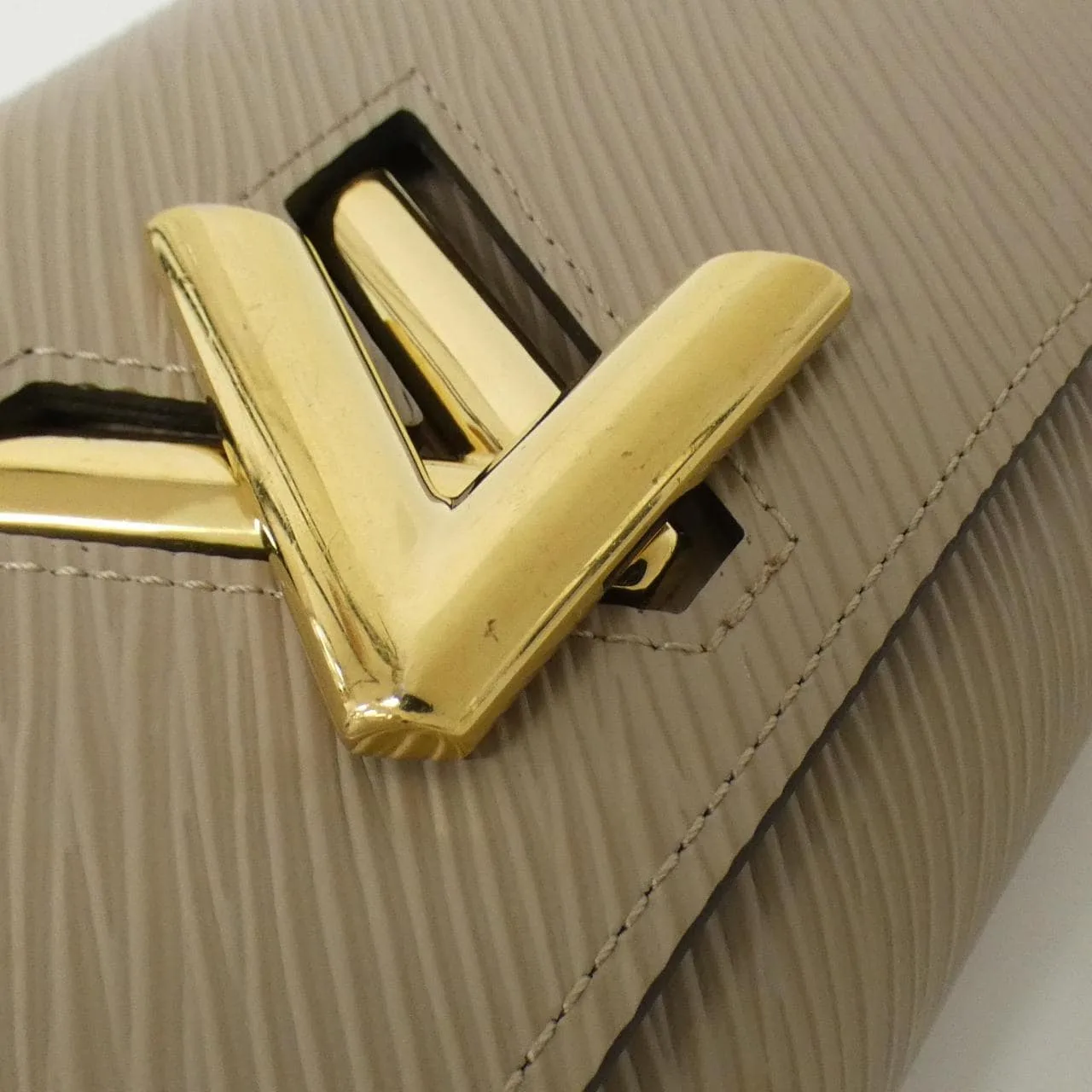 LOUIS VUITTON Twist M67510 Wallet Epi 4