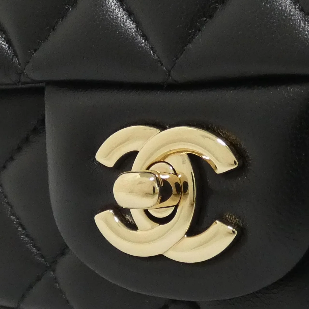 CHANEL Matelasse 35200 Shoulder Lambskin 4