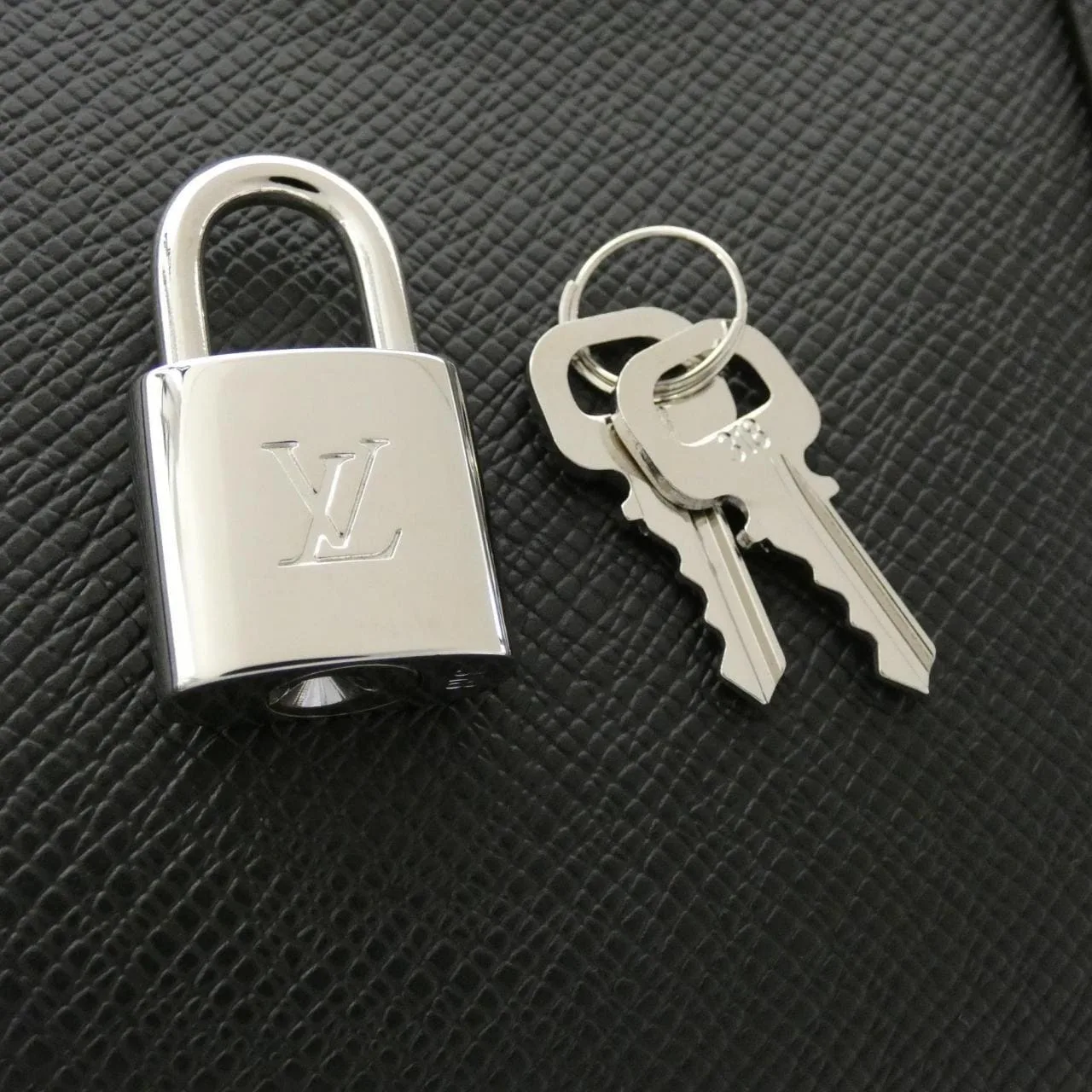 LOUIS VUITTON Documents M30925 手提包 4