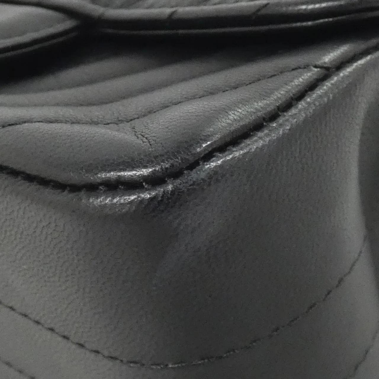CHANEL Matelasse 35200 Shoulder Lambskin 3
