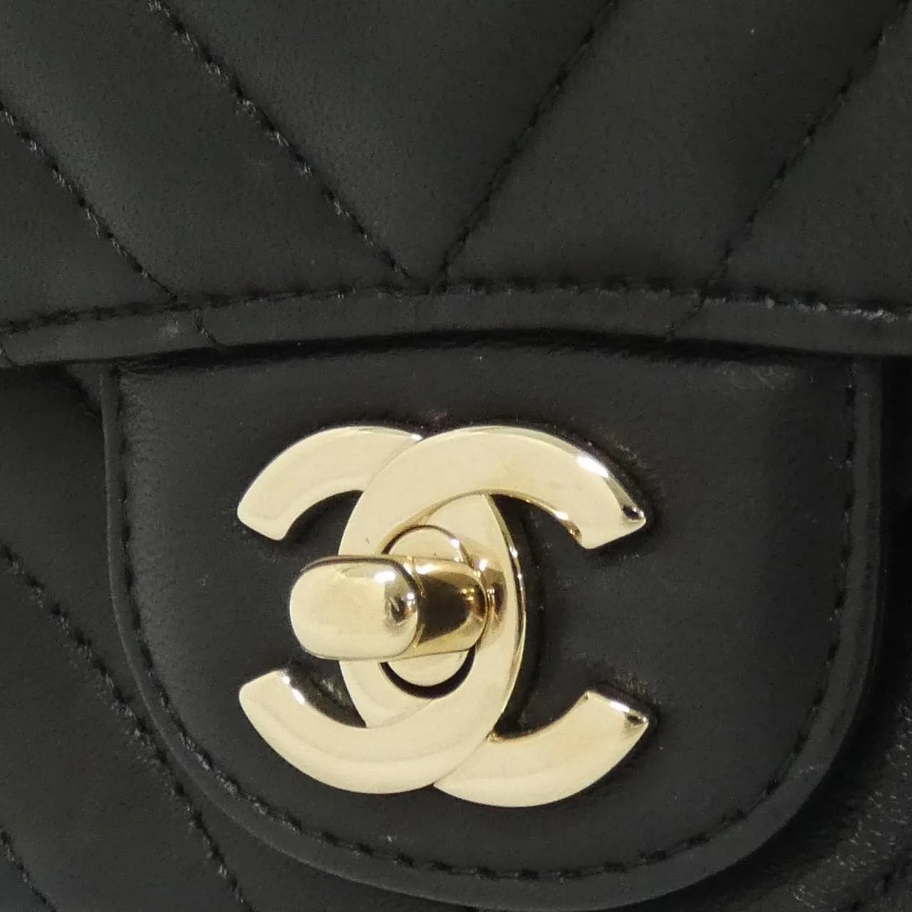 CHANEL Matelasse 35200 Shoulder Lambskin 5