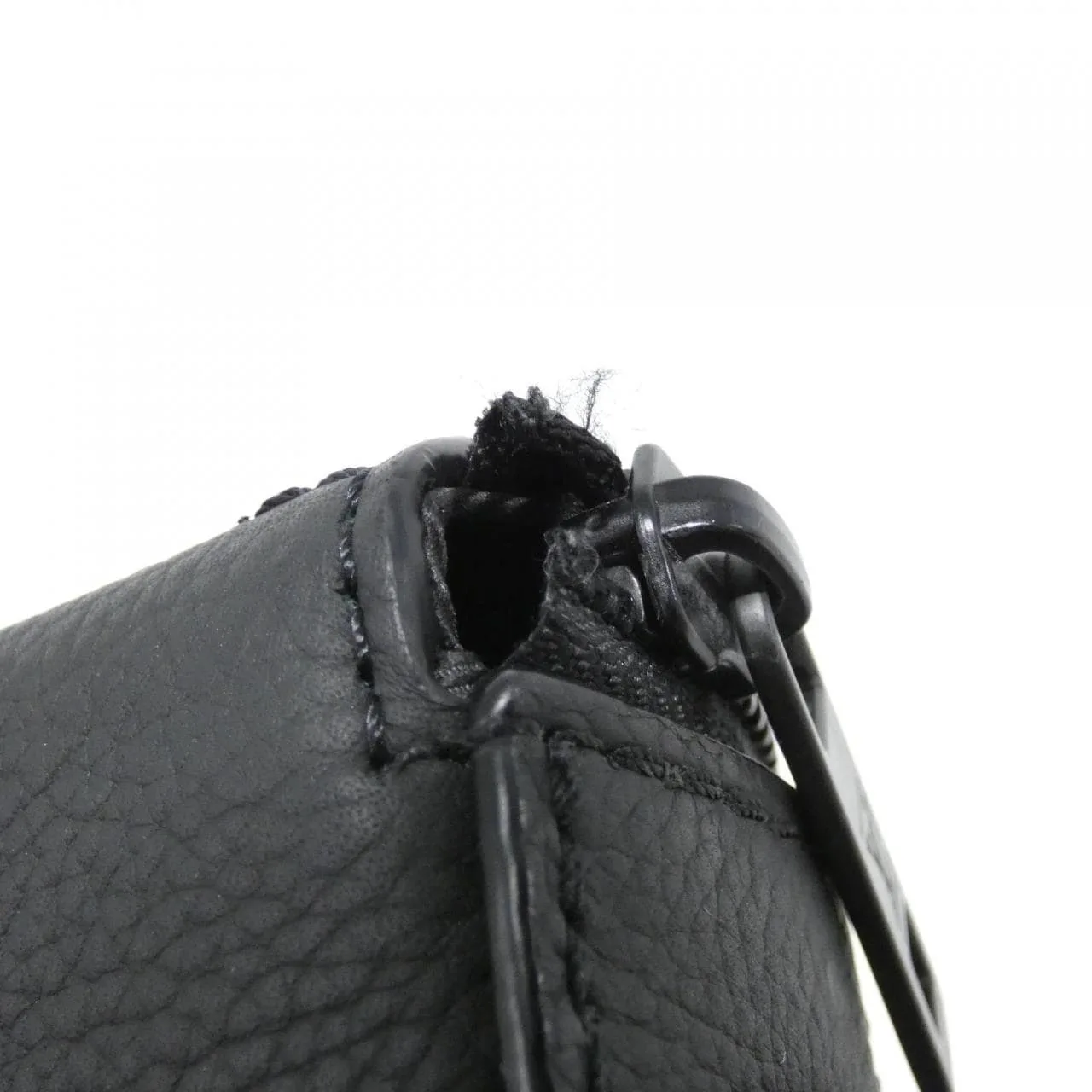 LOUIS VUITTON M83563 肩背包 羊皮 3