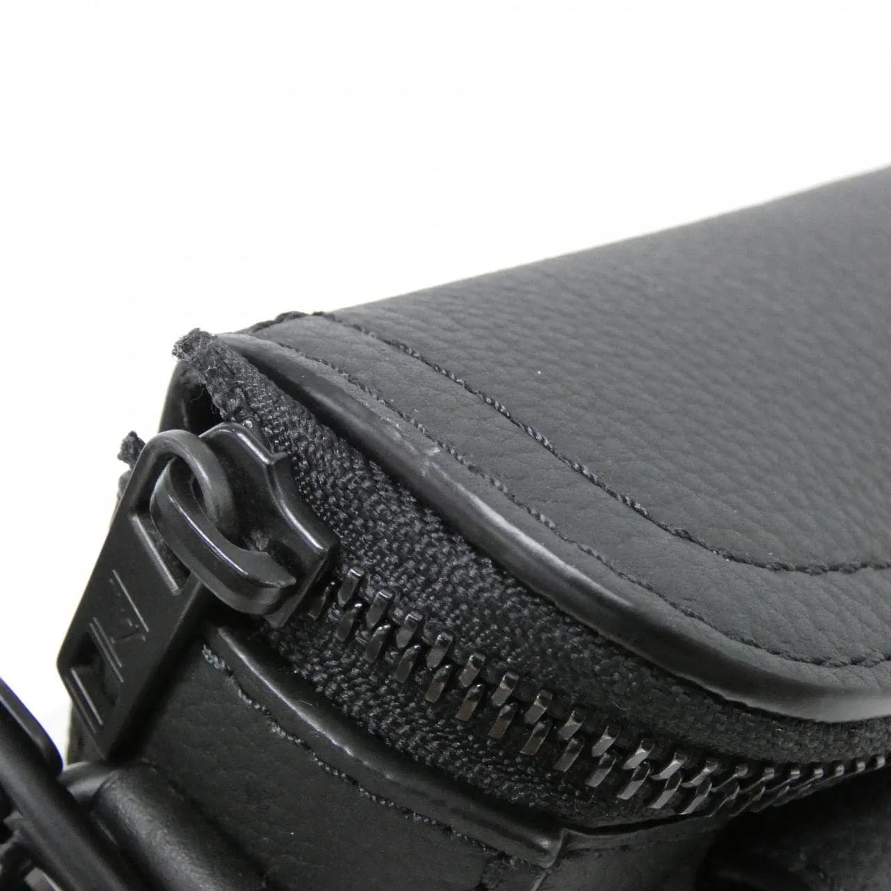 LOUIS VUITTON M83563 肩背包 羊皮 4