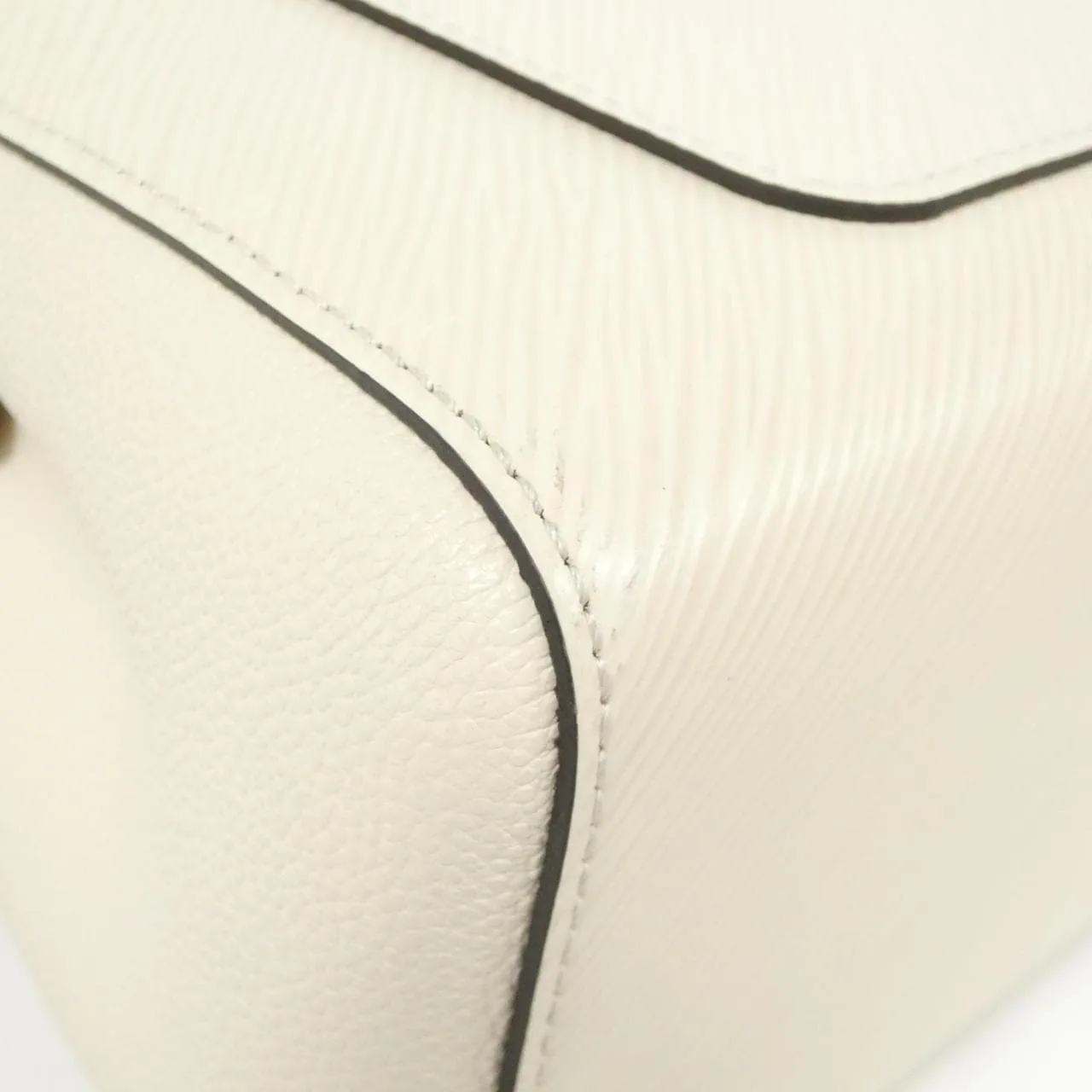LOUIS VUITTON M20520 Tote Epi 3