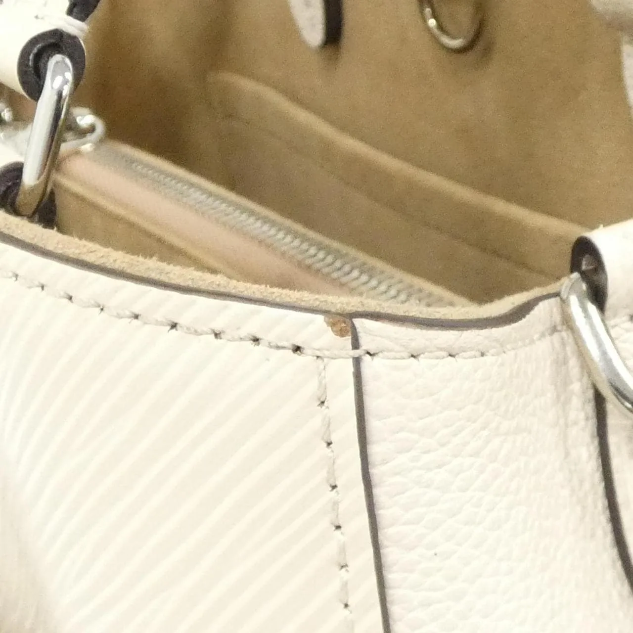 LOUIS VUITTON M20520 Tote Epi 5