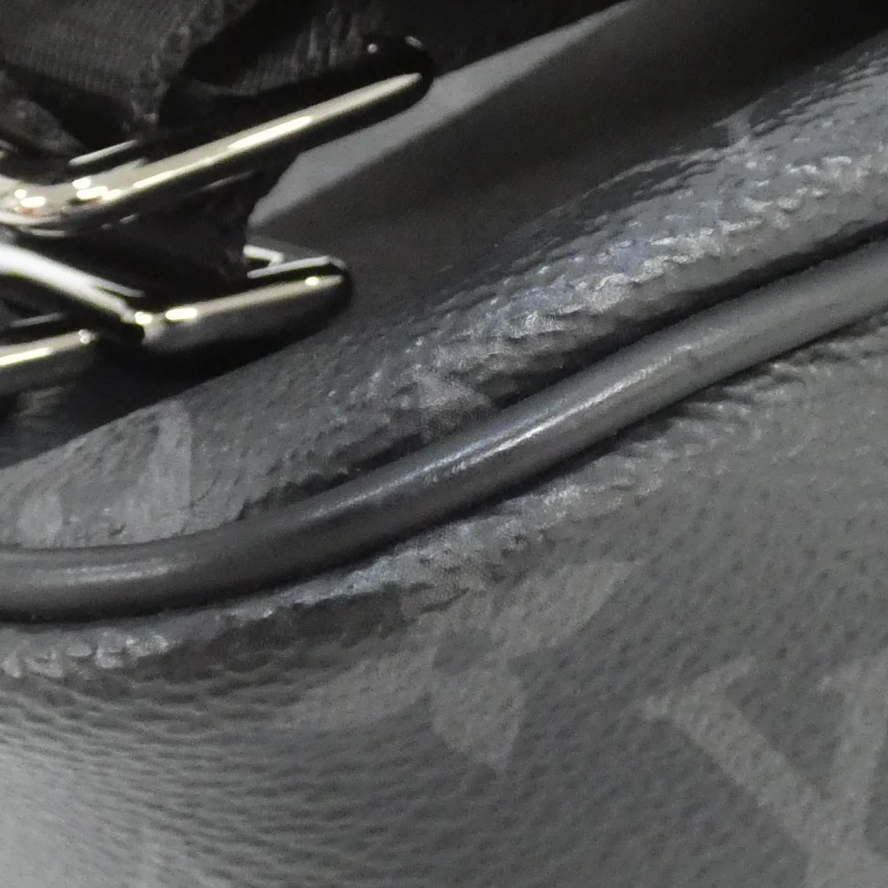 LOUIS VUITTON Eclipse M42906 肩背包 Monogram 3