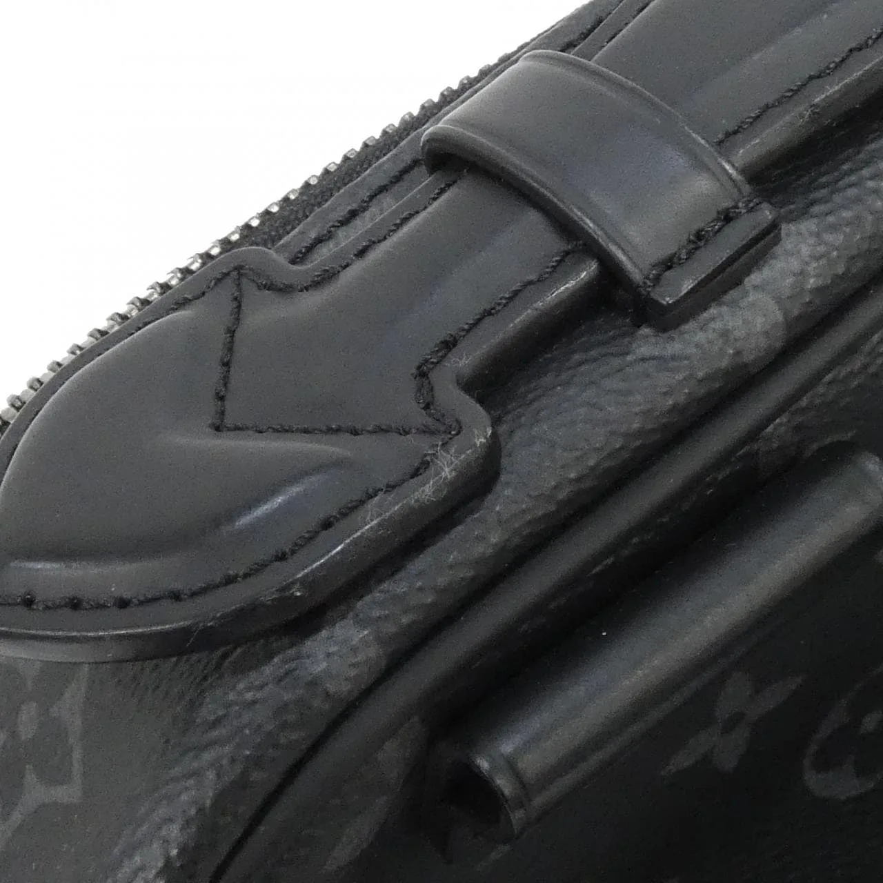 LOUIS VUITTON Eclipse M42906 肩背包 Monogram 5