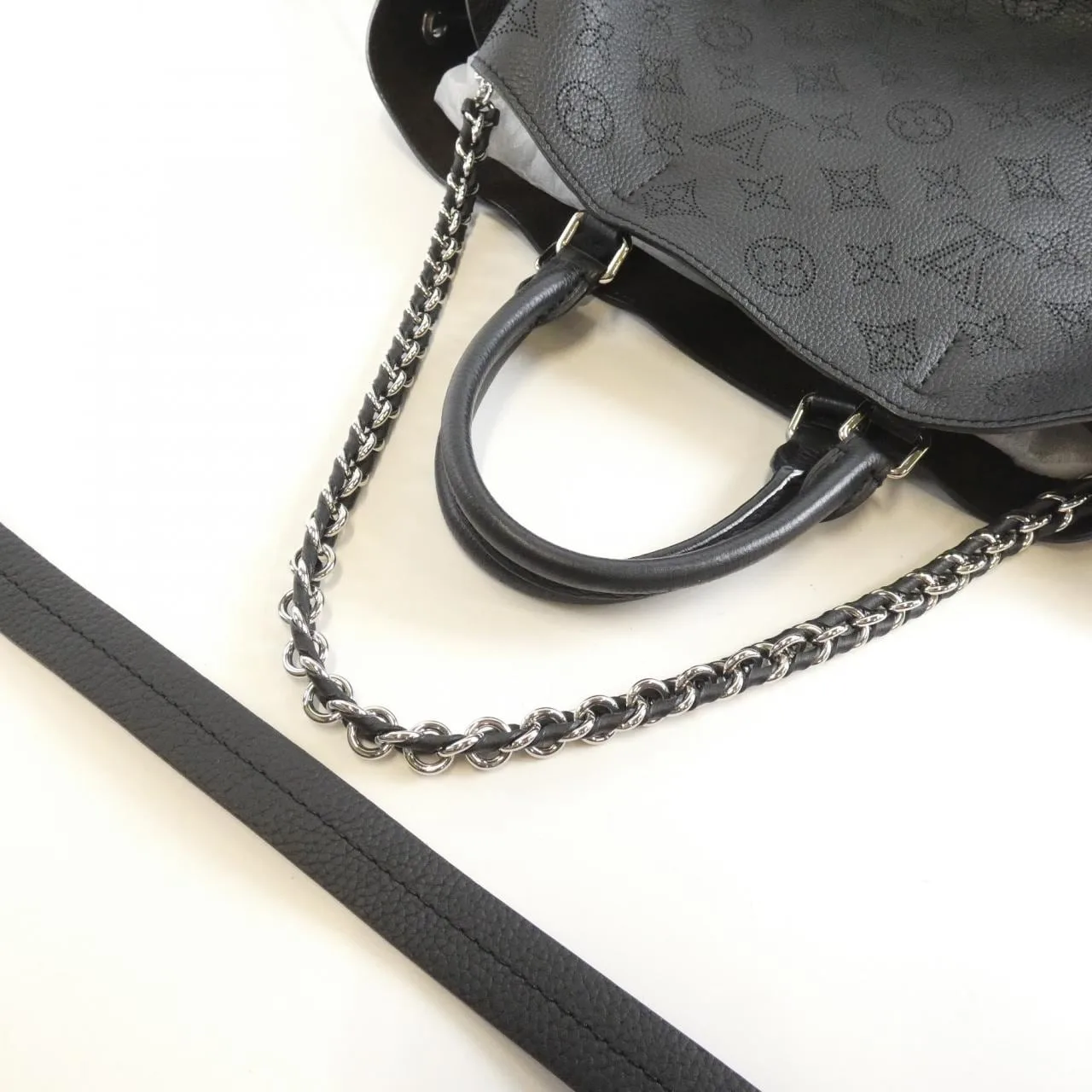 LOUIS VUITTON Mahina M59200 Tote 3