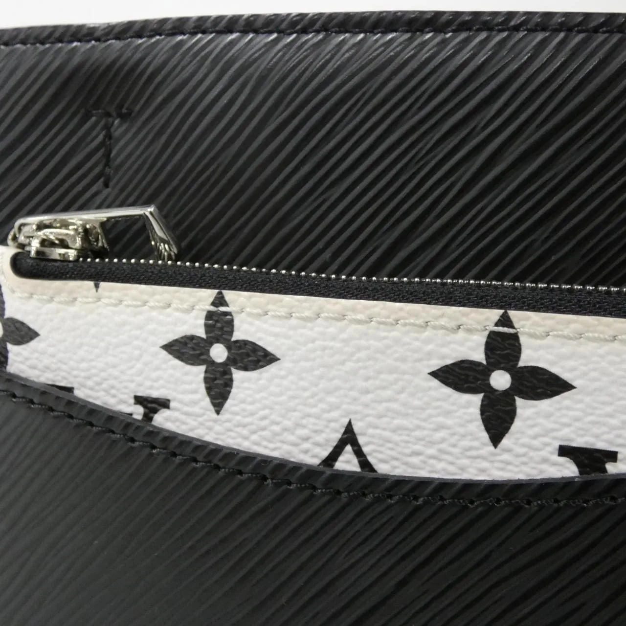LOUIS VUITTON M59952 Tote Epi 4