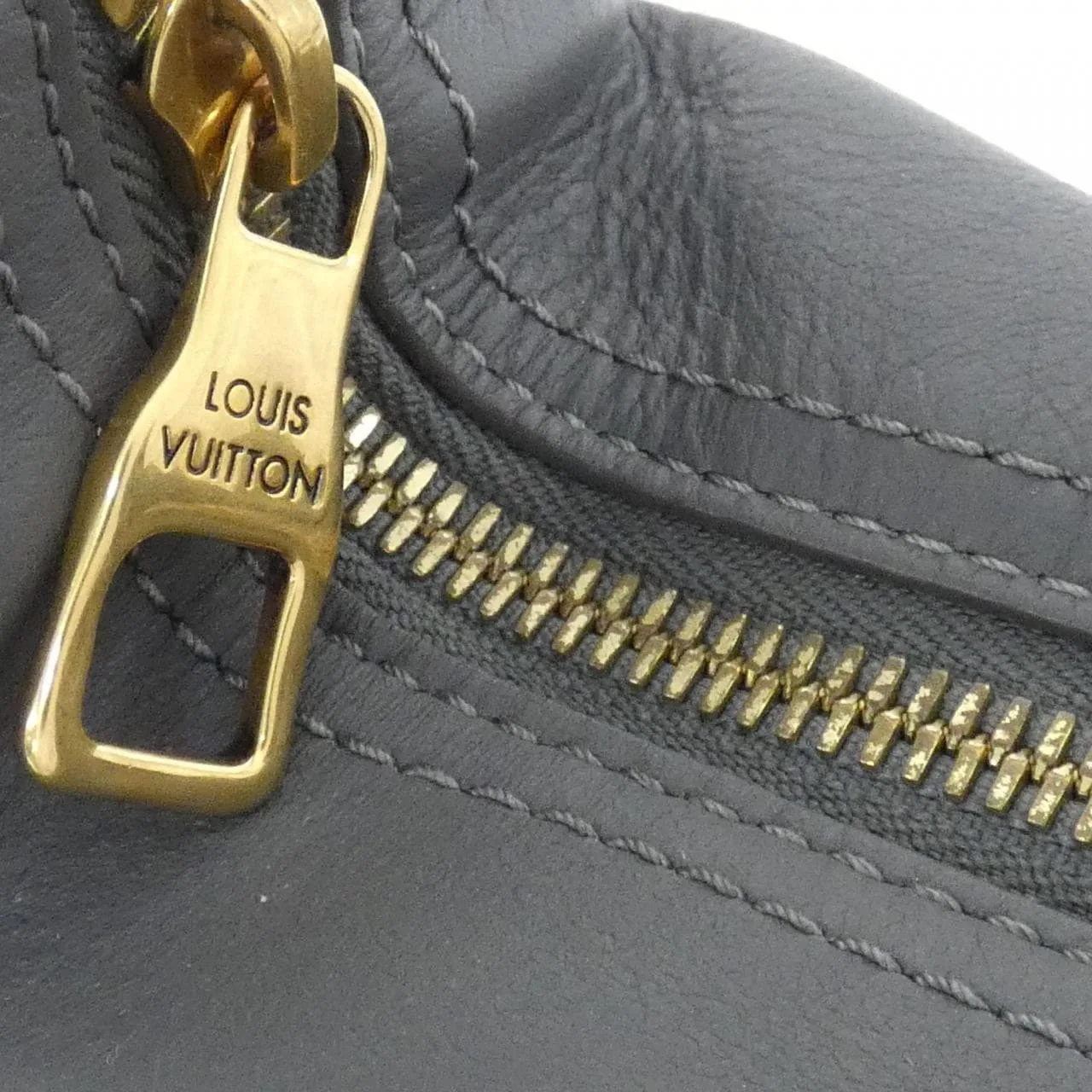 LOUIS VUITTON M21812 肩背包 4