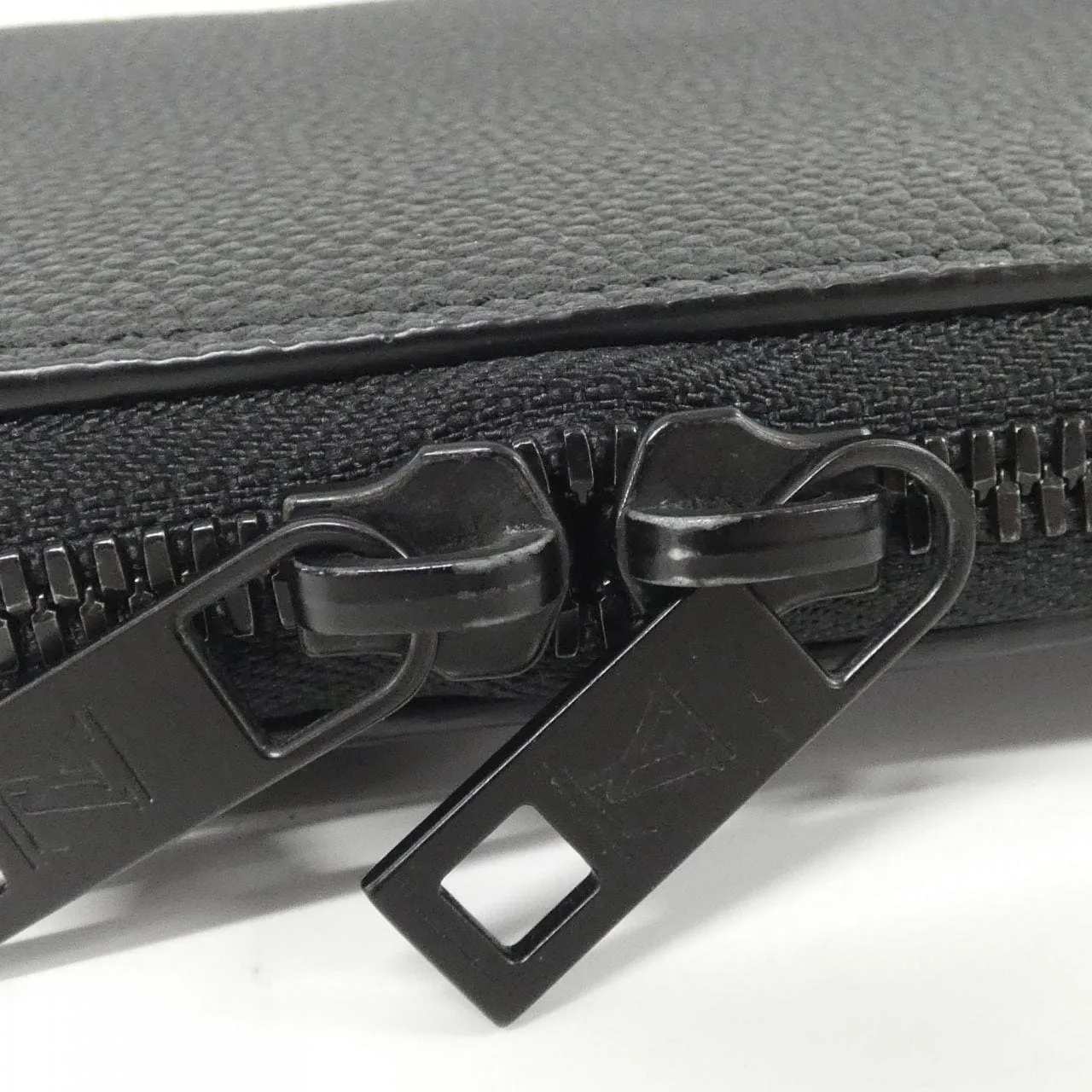 LOUIS VUITTON M57089 肩背包 羊皮 5