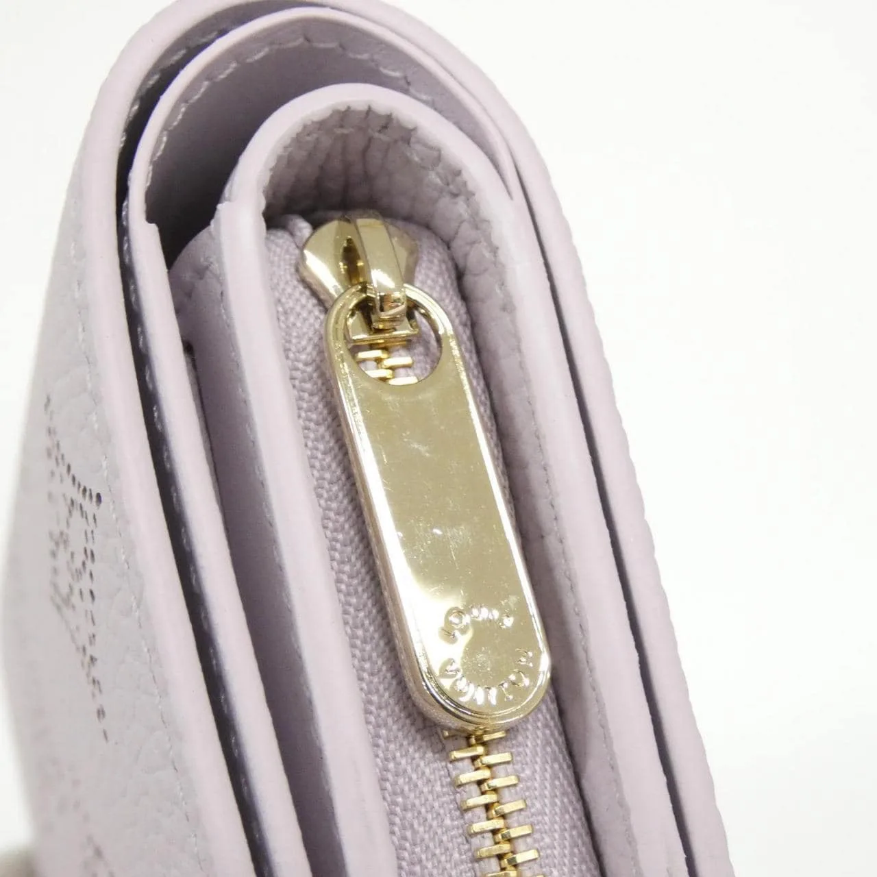 LOUIS VUITTON Mahina M26103 銀包 3