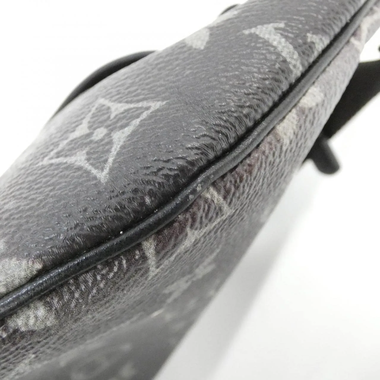 LOUIS VUITTON Discovery M44444 Shoulder Monogram 4