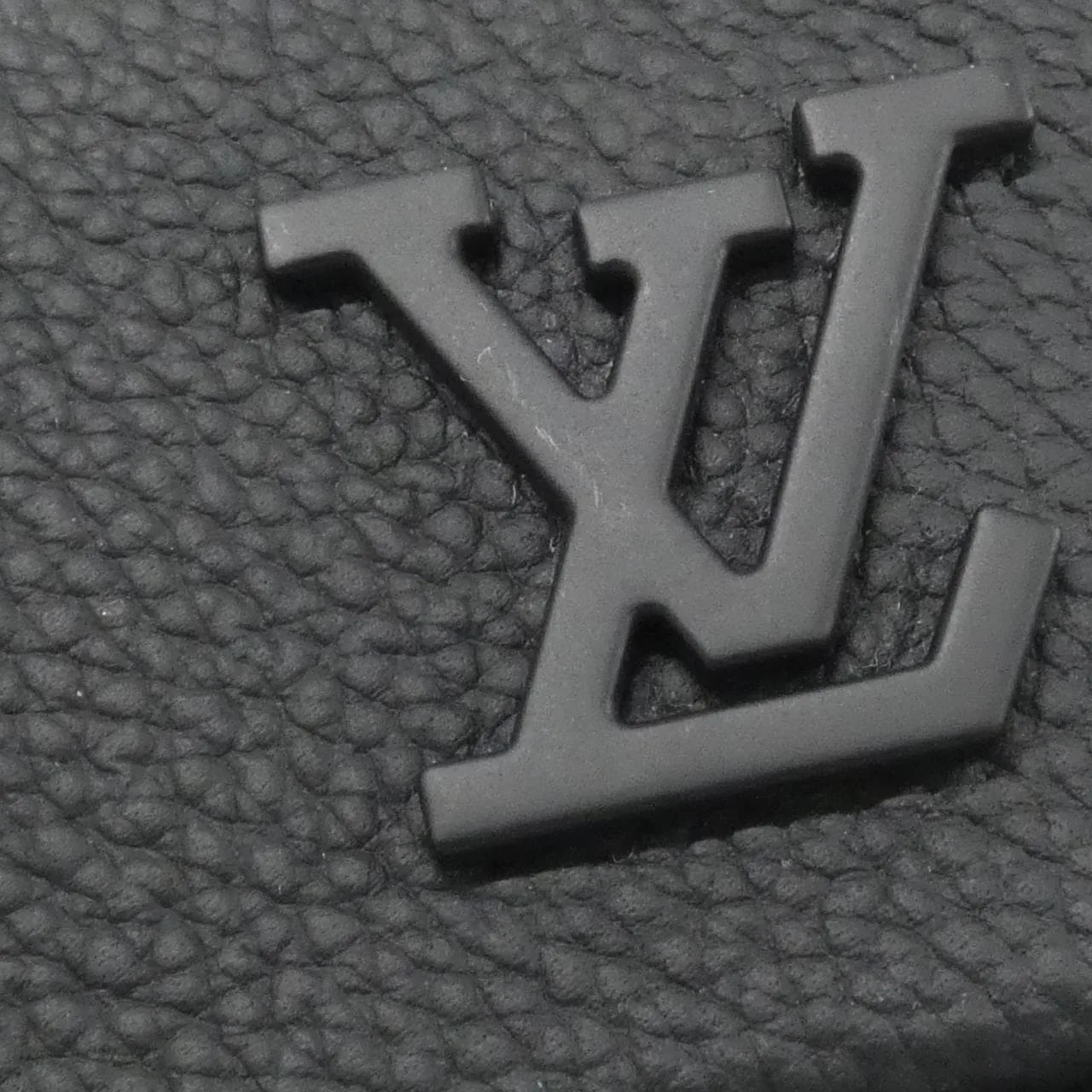 LOUIS VUITTON M57089 肩背包 羊皮 5