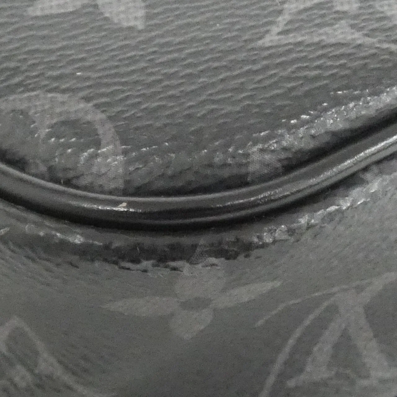 LOUIS VUITTON Eclipse M42906 肩背包 Monogram 3