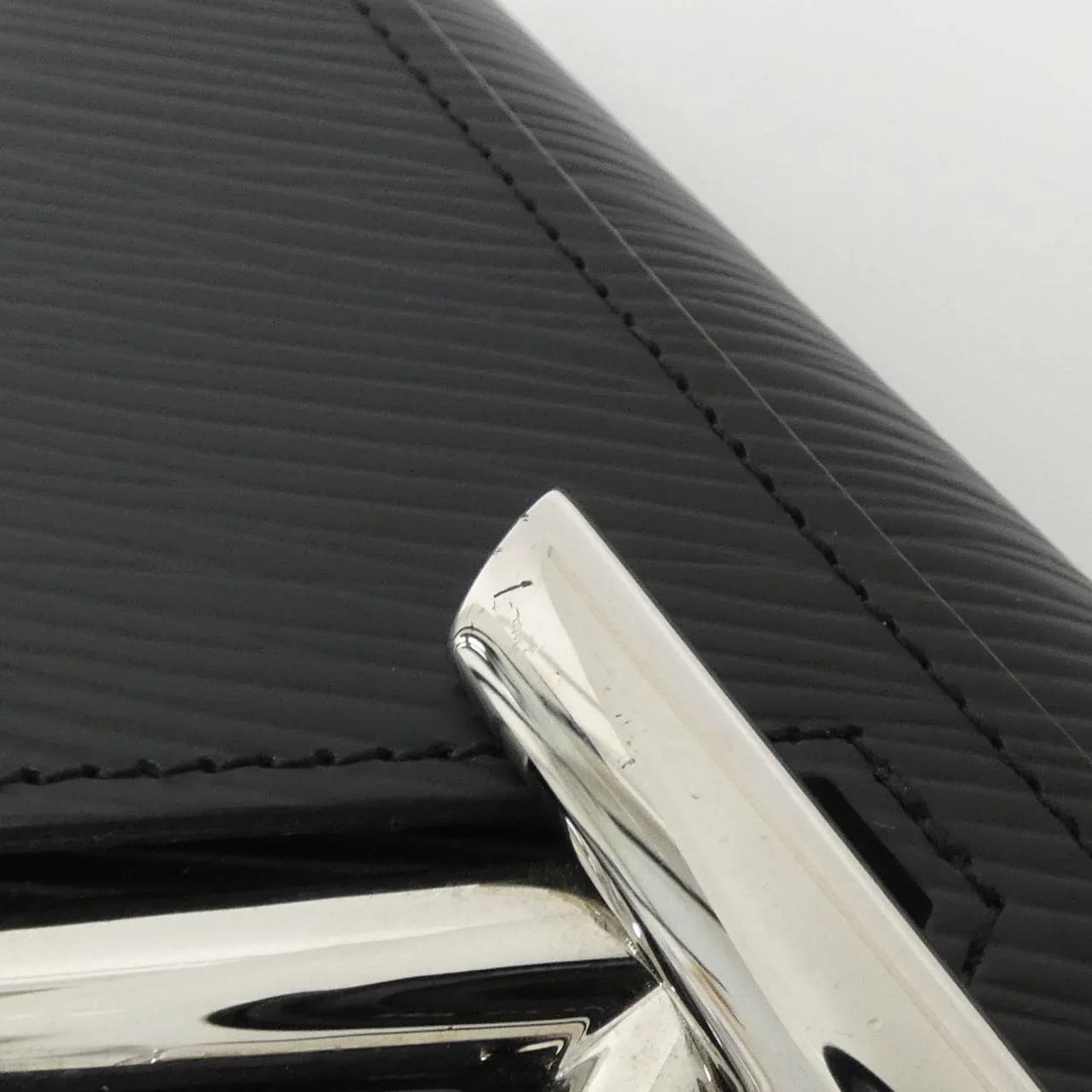 LOUIS VUITTON Twist M68309 銀包 Epi 3
