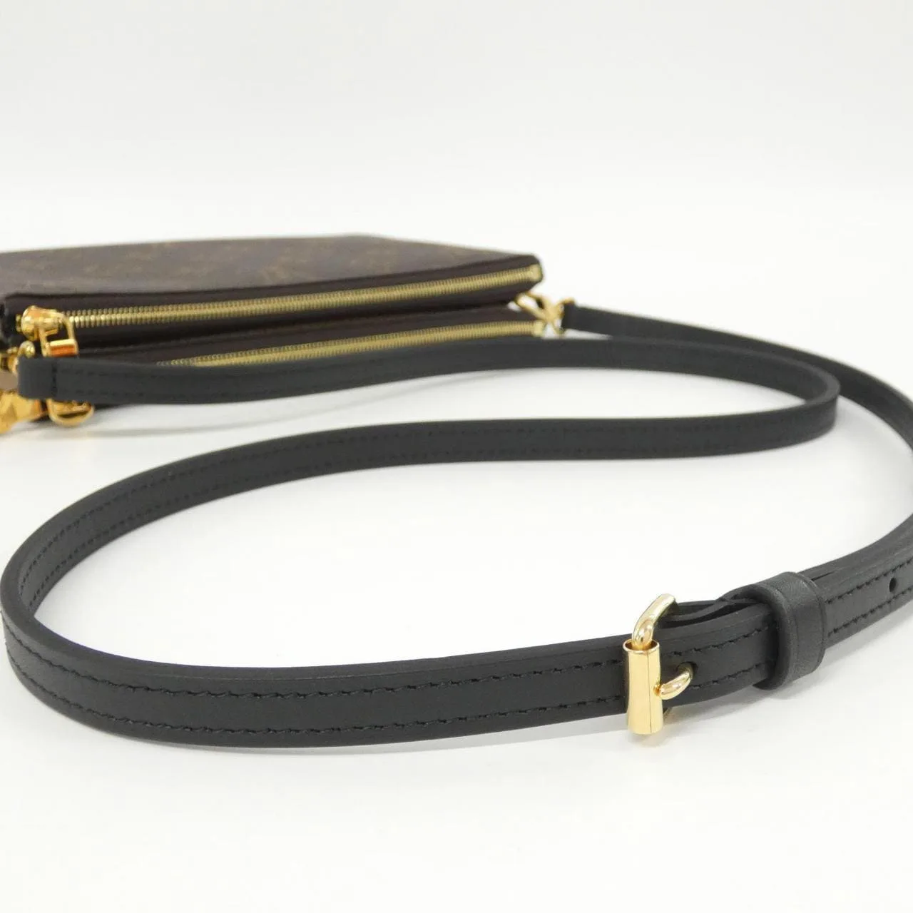 LOUIS VUITTON Pochette M69203 Shoulder Monogram 5