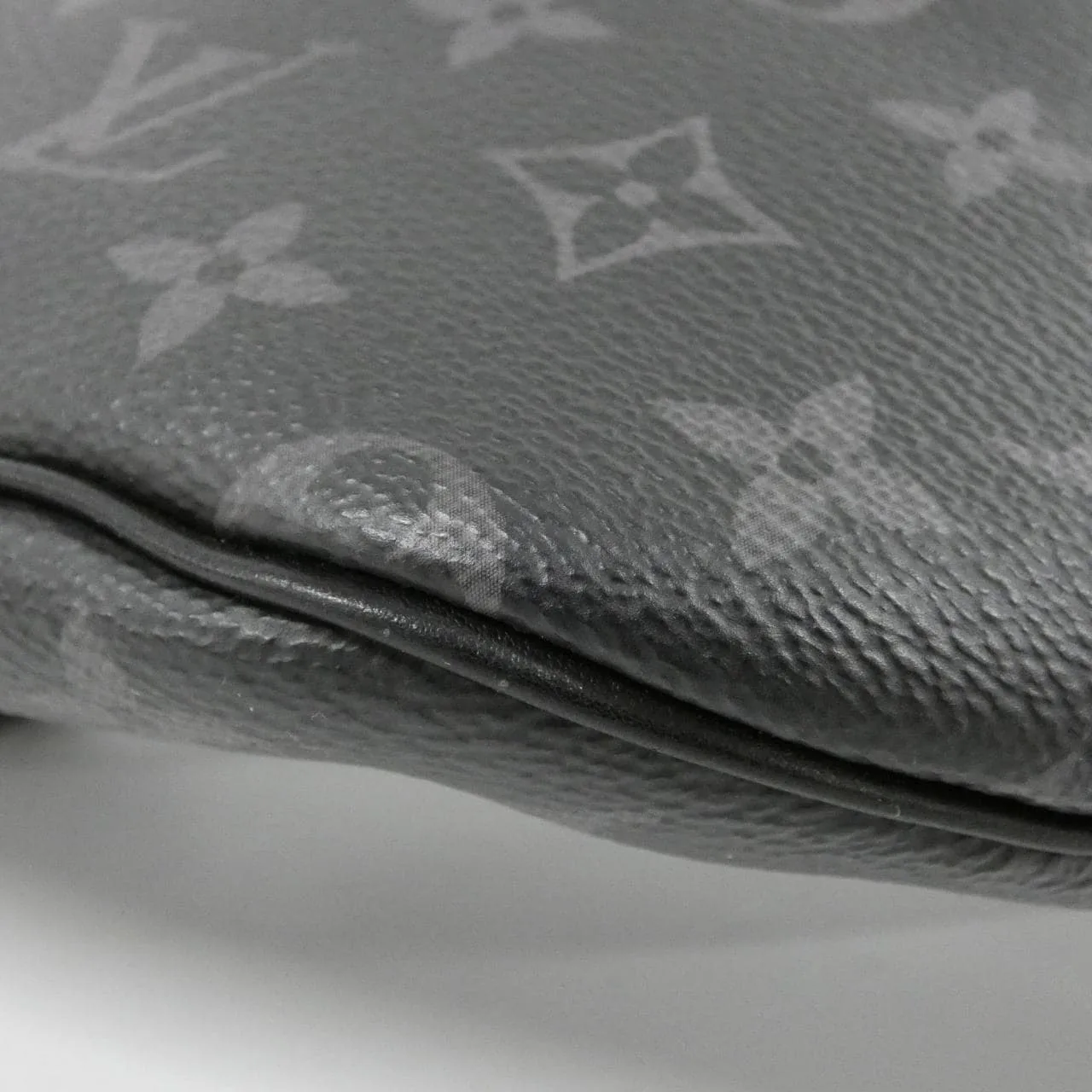 LOUIS VUITTON Discovery M44336 Shoulder Monogram 3
